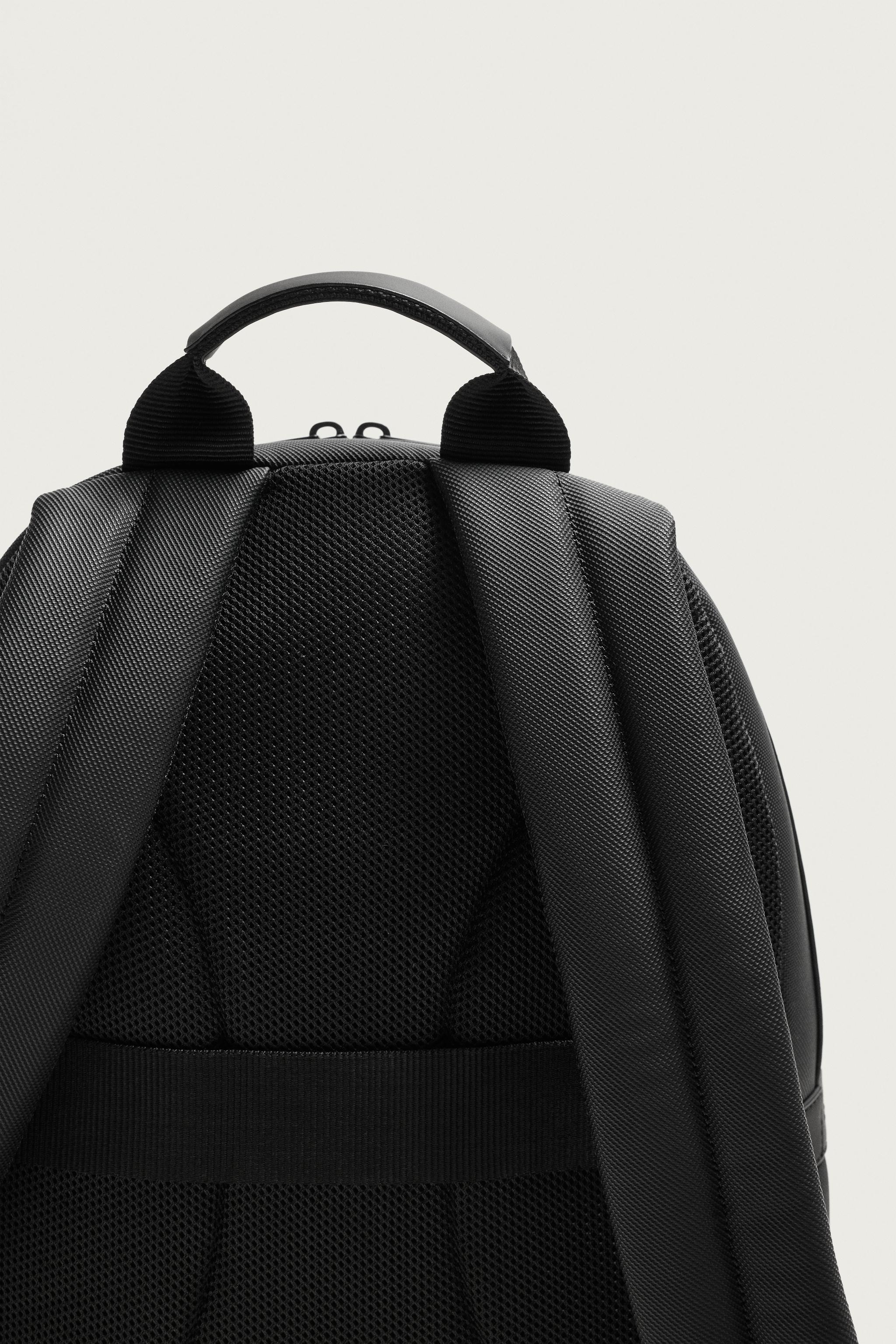 SAC À DOS TEXTURÉ EFFET GOMME