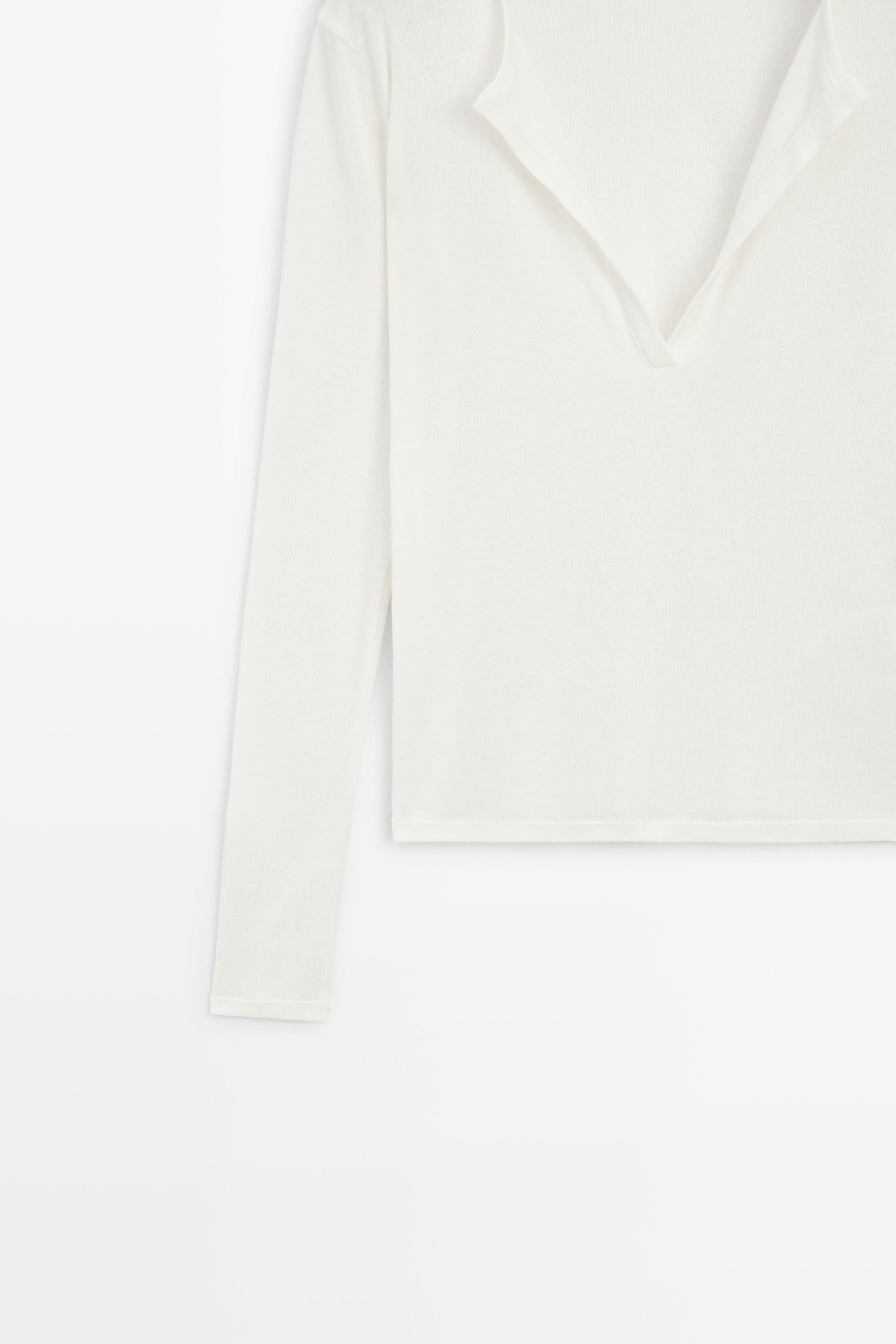 100% cotton V-neck T-shirt