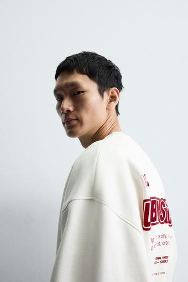 SWEAT-SHIRT À TEXTES IMPRIMÉS - Blanc cassé de Zara - Image 4