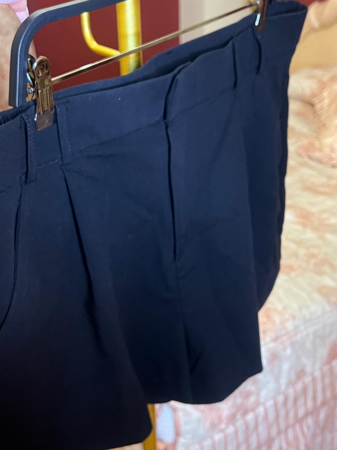 PLEATED BERMUDA SHORTS - Image 3