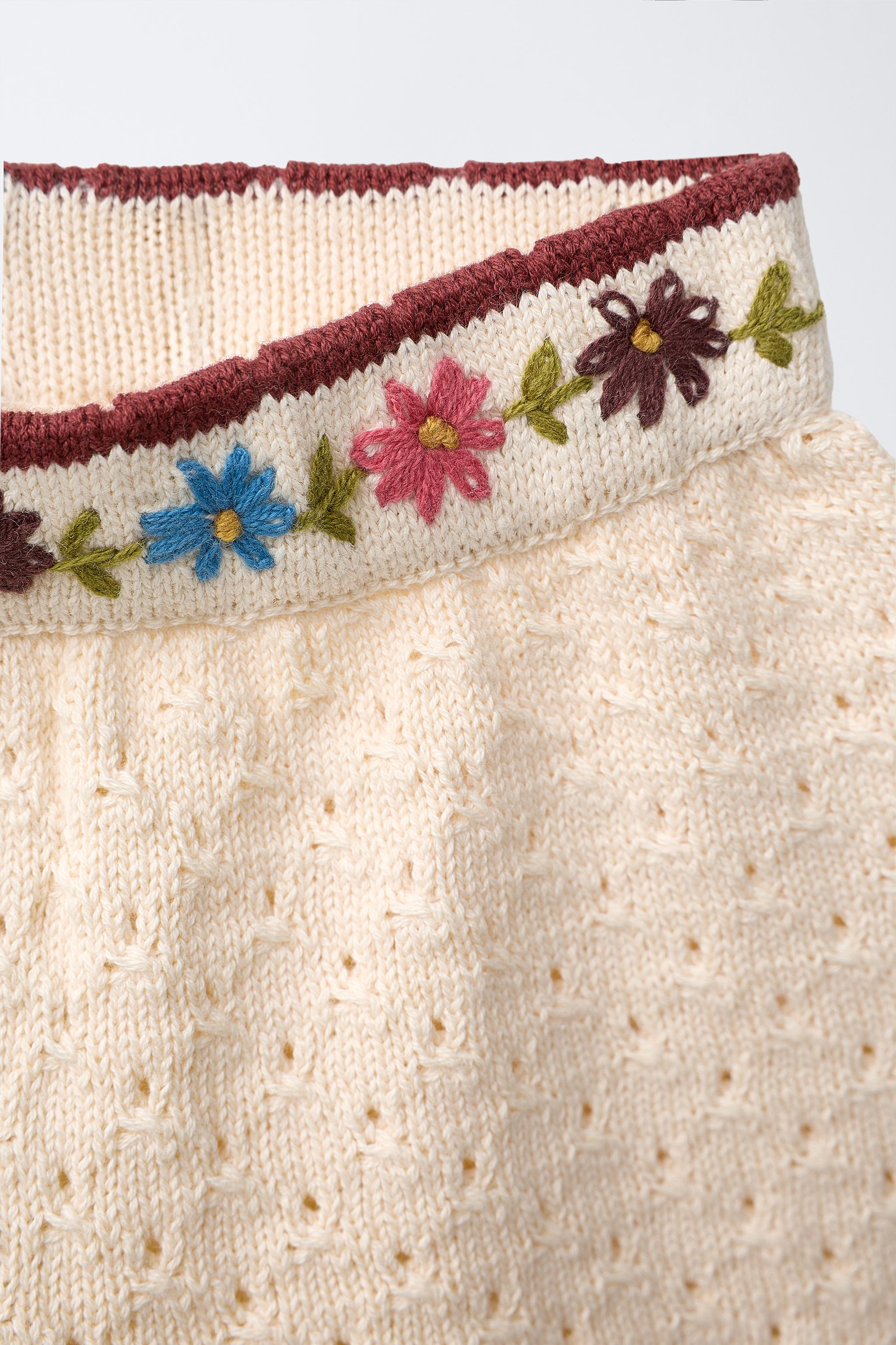 EMBROIDERED KNIT SHORTS