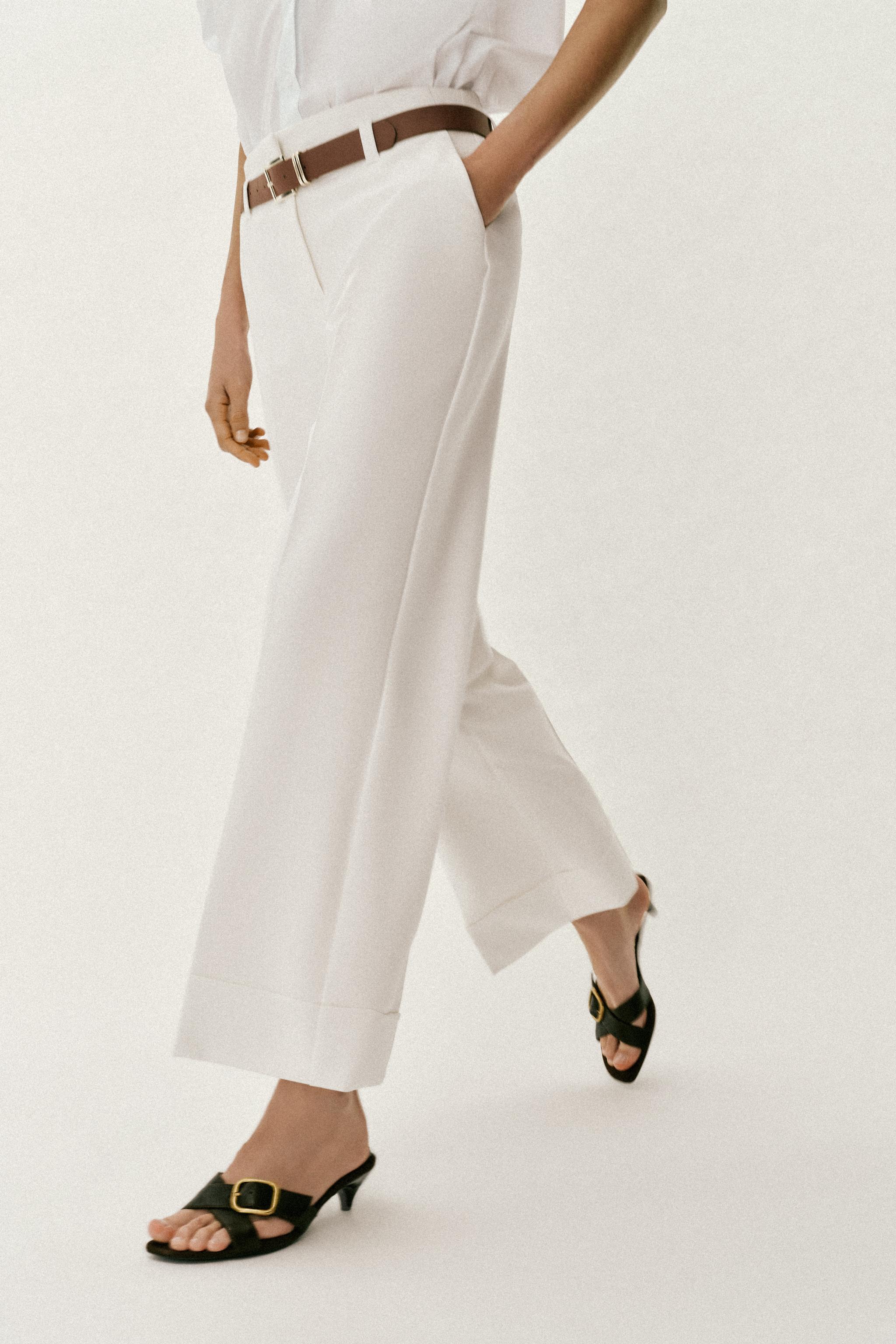 PANTALON AVEC REVERS ET CEINTURE