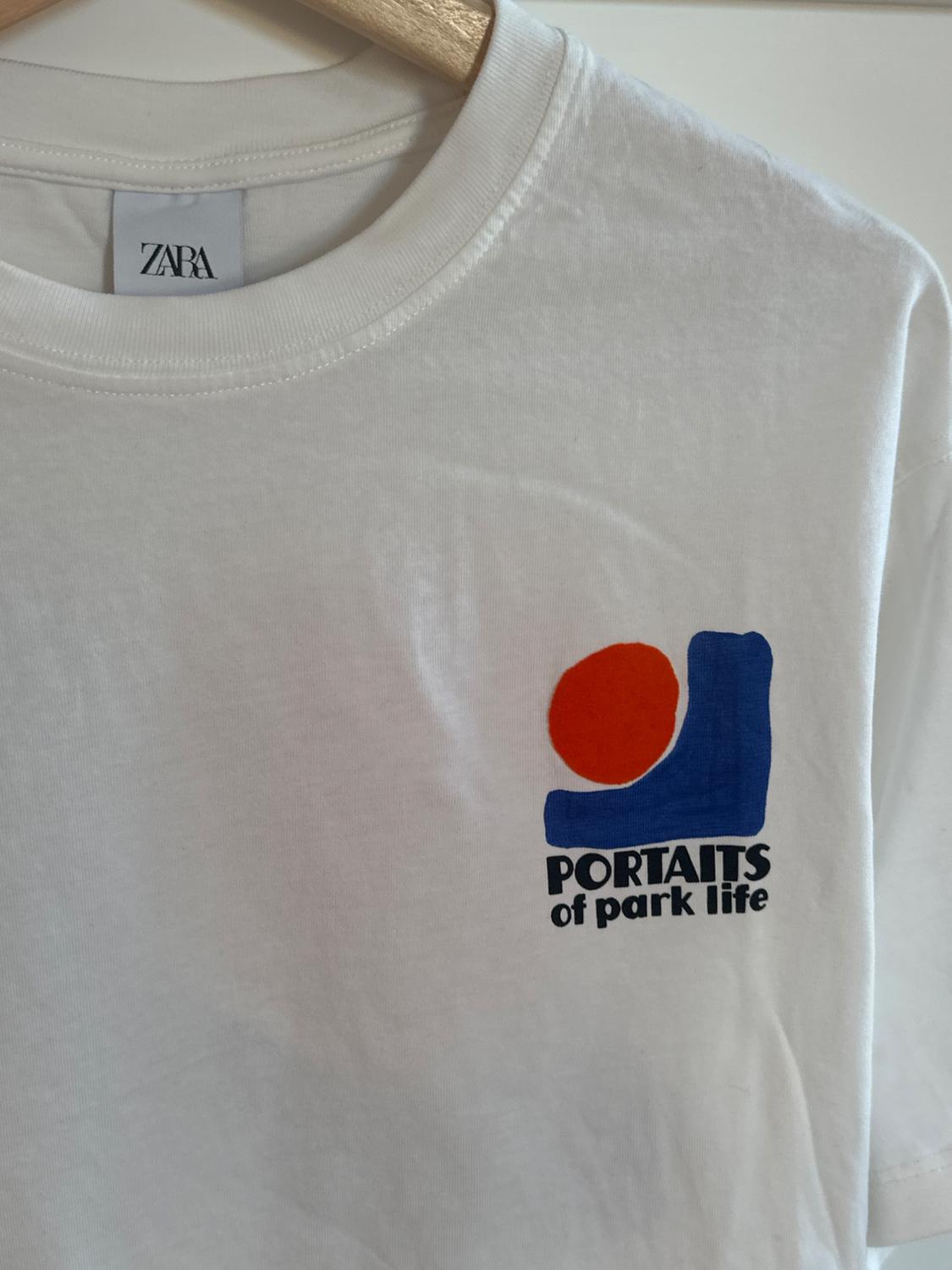T-SHIRT WITH PRINTED GRAPHICS - Image 3