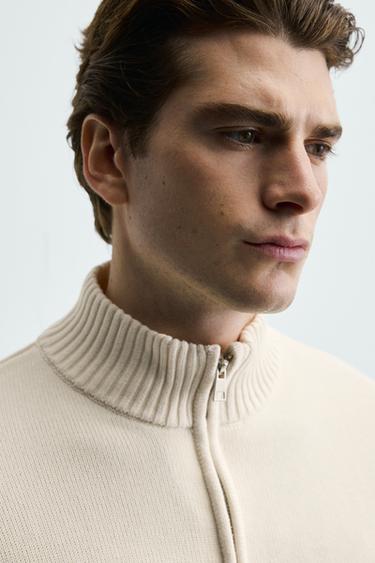 GILET EN MAILLE AVEC FERMETURE ÉCLAIR - Blanc cassé de Zara - Image 4