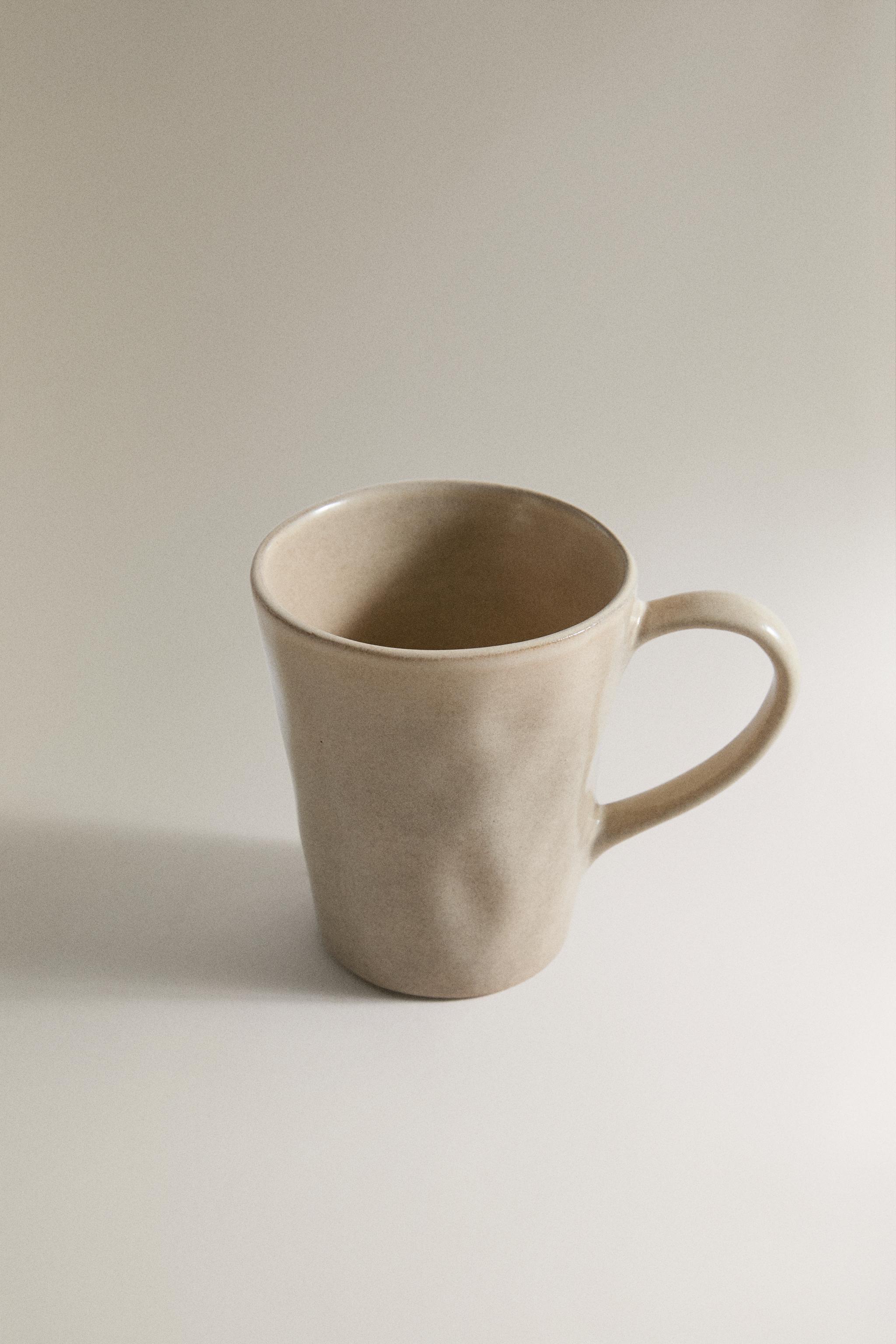 IRREGULAR STONEWARE MUG — Taupe gray