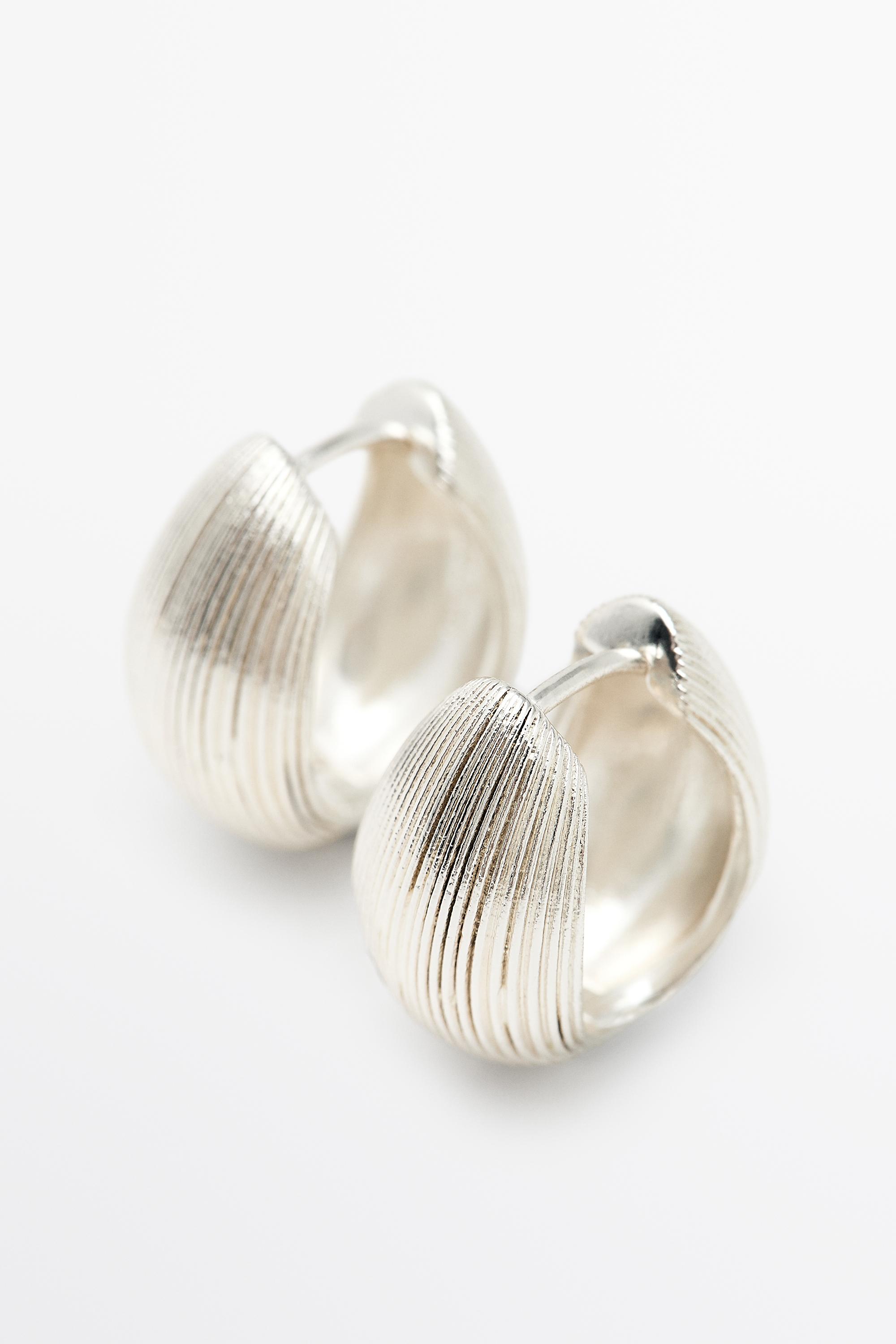 Pinstripe hoop earrings