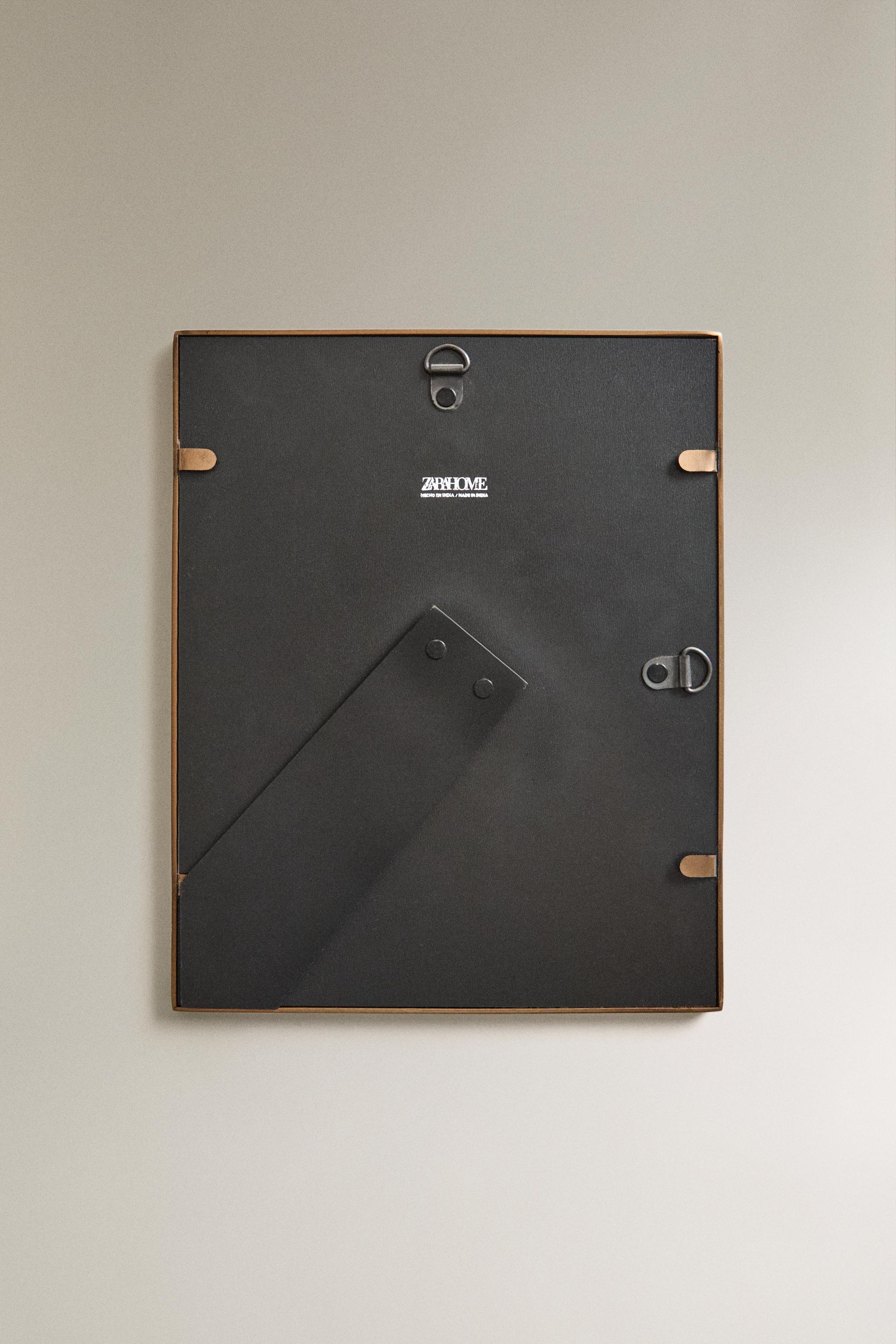 THIN METAL PICTURE FRAME