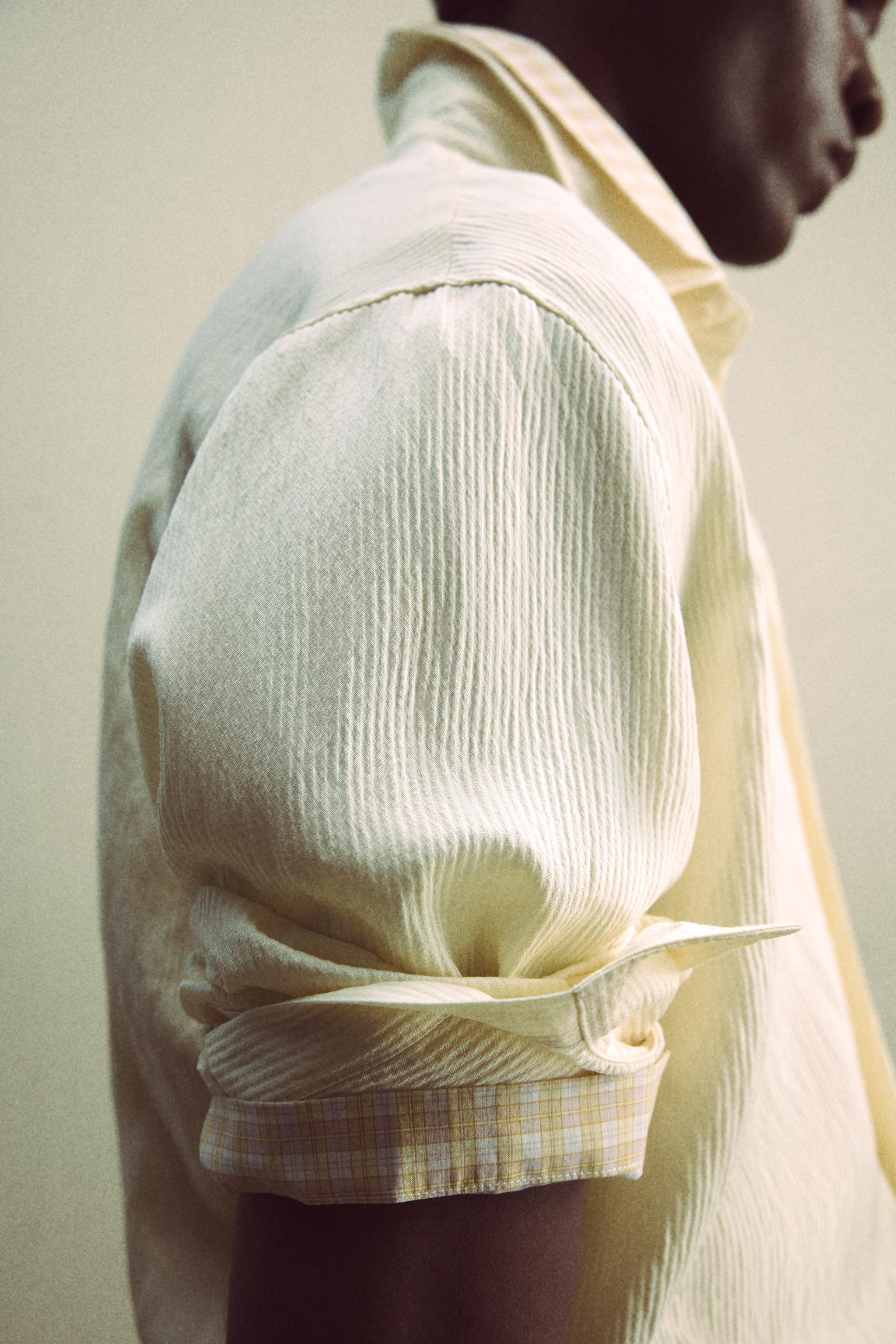 CHEMISE À TEXTURE AVEC RAYURES