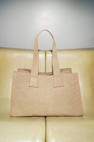 SHOPPER AUS GEFLOCHTENEM VELOURSLEDER - SAND/BRAUN von Zara