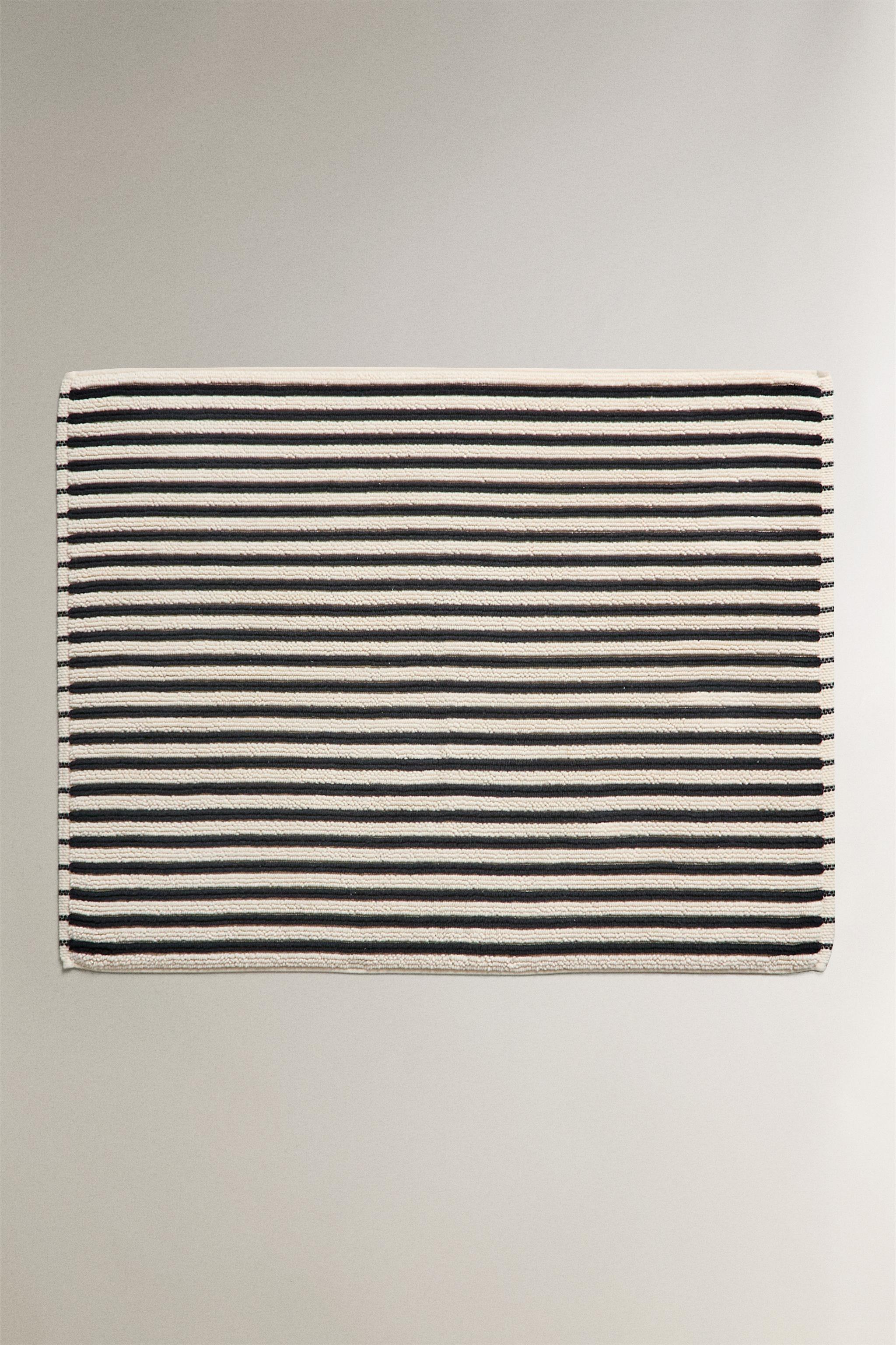 COLORED STRIPE BATH MAT