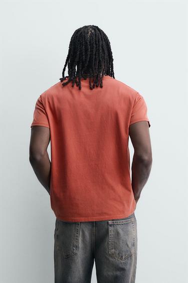 T-SHIRT LAVÉ À INSCRIPTION IMPRIMÉE - Rouge de Zara - Image 2