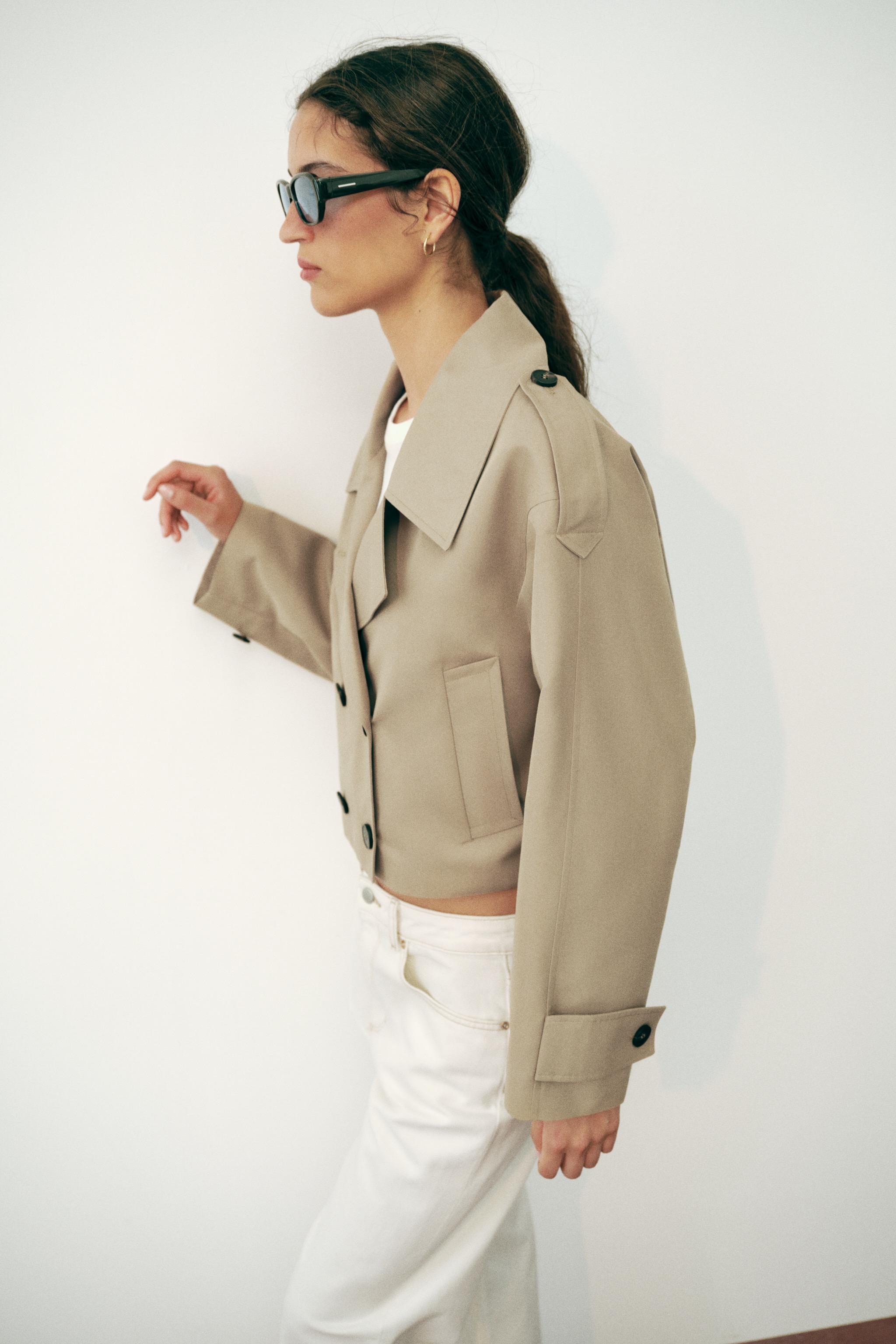 Женские куртки Zara SHORT DOUBLE-BREASTED TRENCH JACKET — фото 3