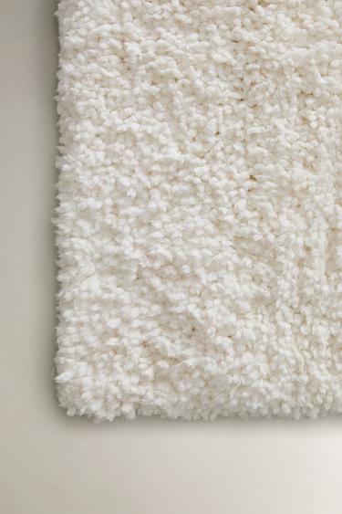 FUZZY RUG - White by Zara