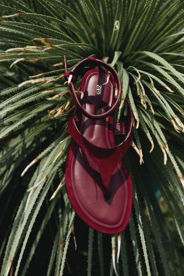 SPLIT SUEDE FLAT TOE POST SANDALS - Red by Zara