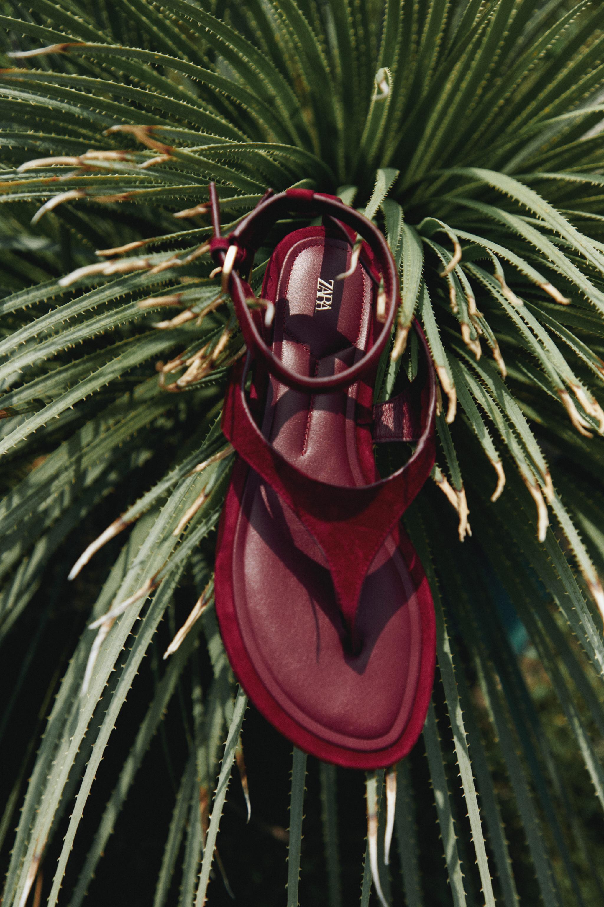SPLIT LEATHER FLAT TOE LOOP SANDALS