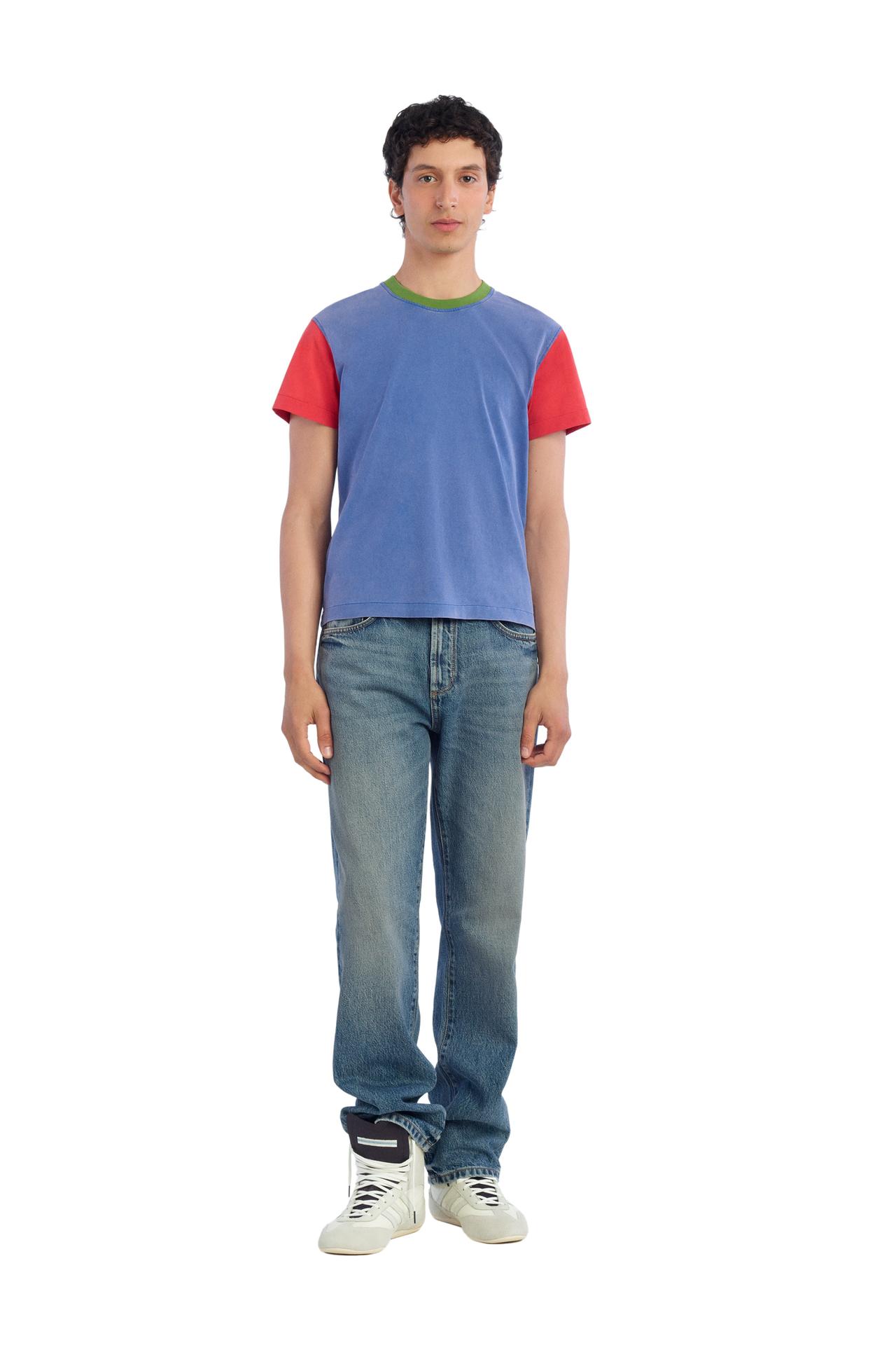 Футболка приталенного кроя укороченная в стиле колор-блок