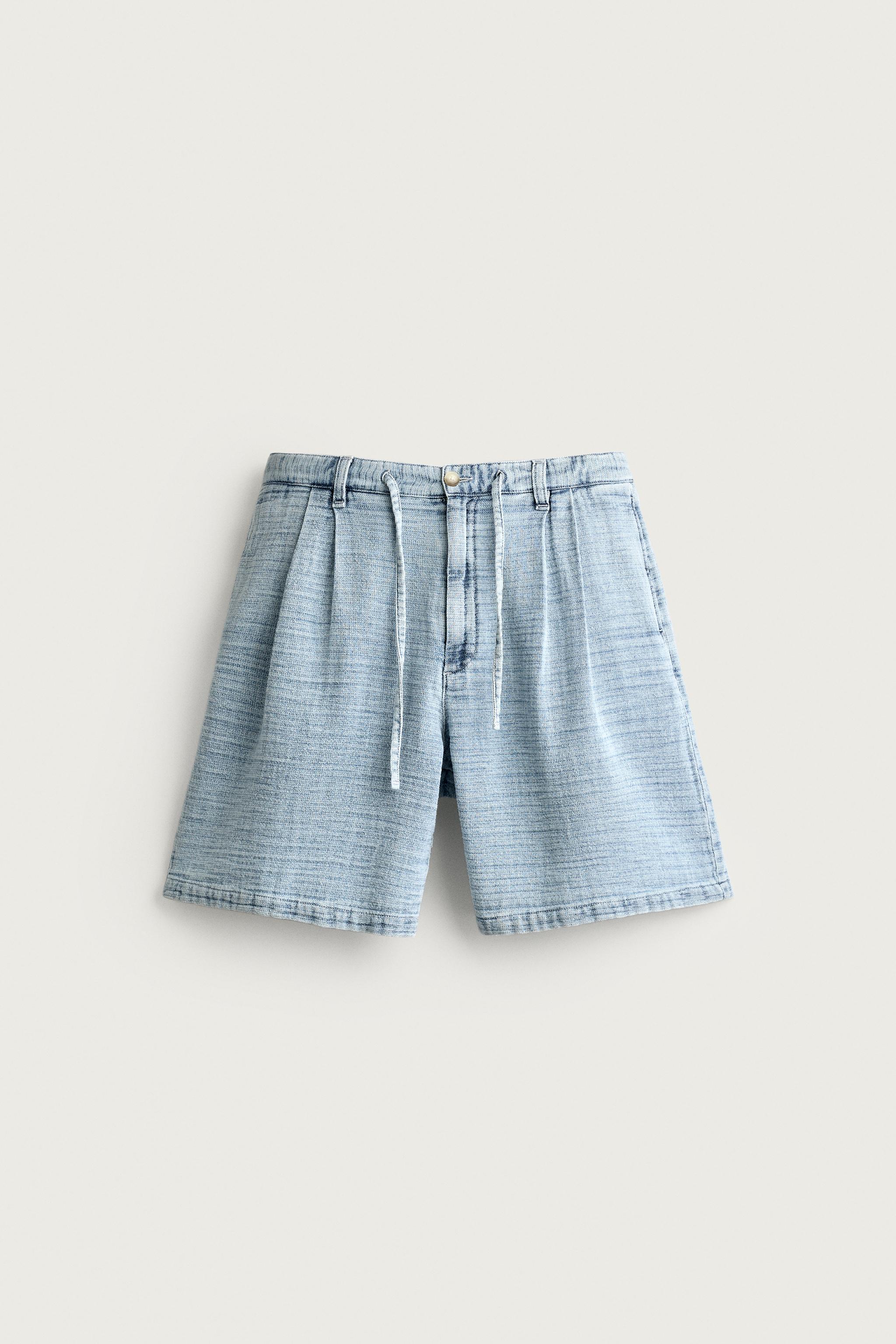 SOFT STRUCTURED PLEATED BERMUDA SHORTS — Light blue