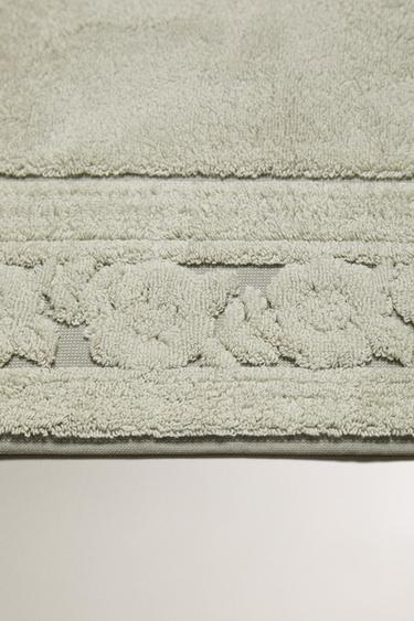 TAPIS DE BAIN BORDURE JACQUARD FLORAL - Vert d'eau de Zara - Image 1