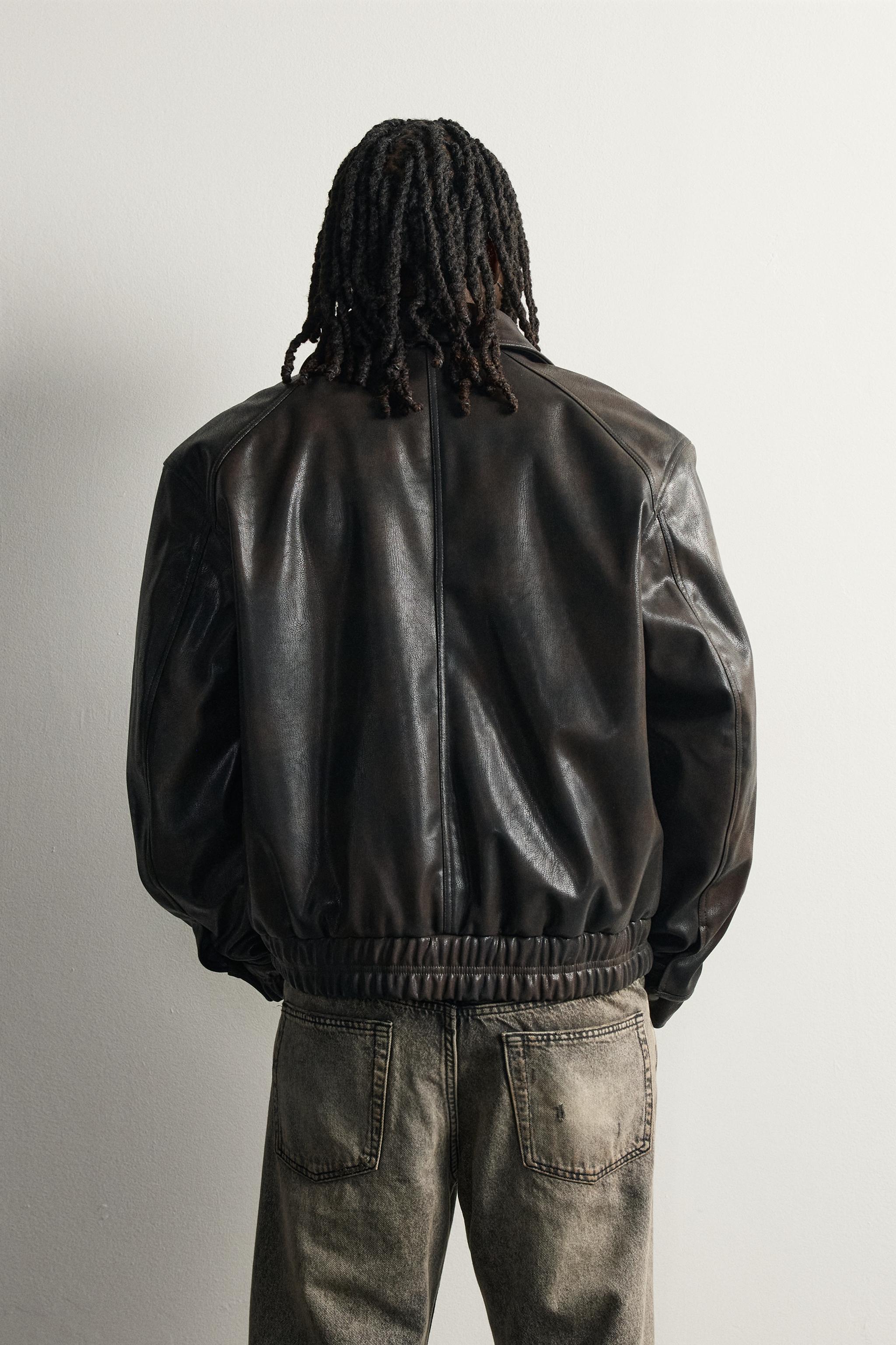 BLOUSON COUPE DÉCONTRACTÉE EN MATIÈRE SYNTHÉTIQUE