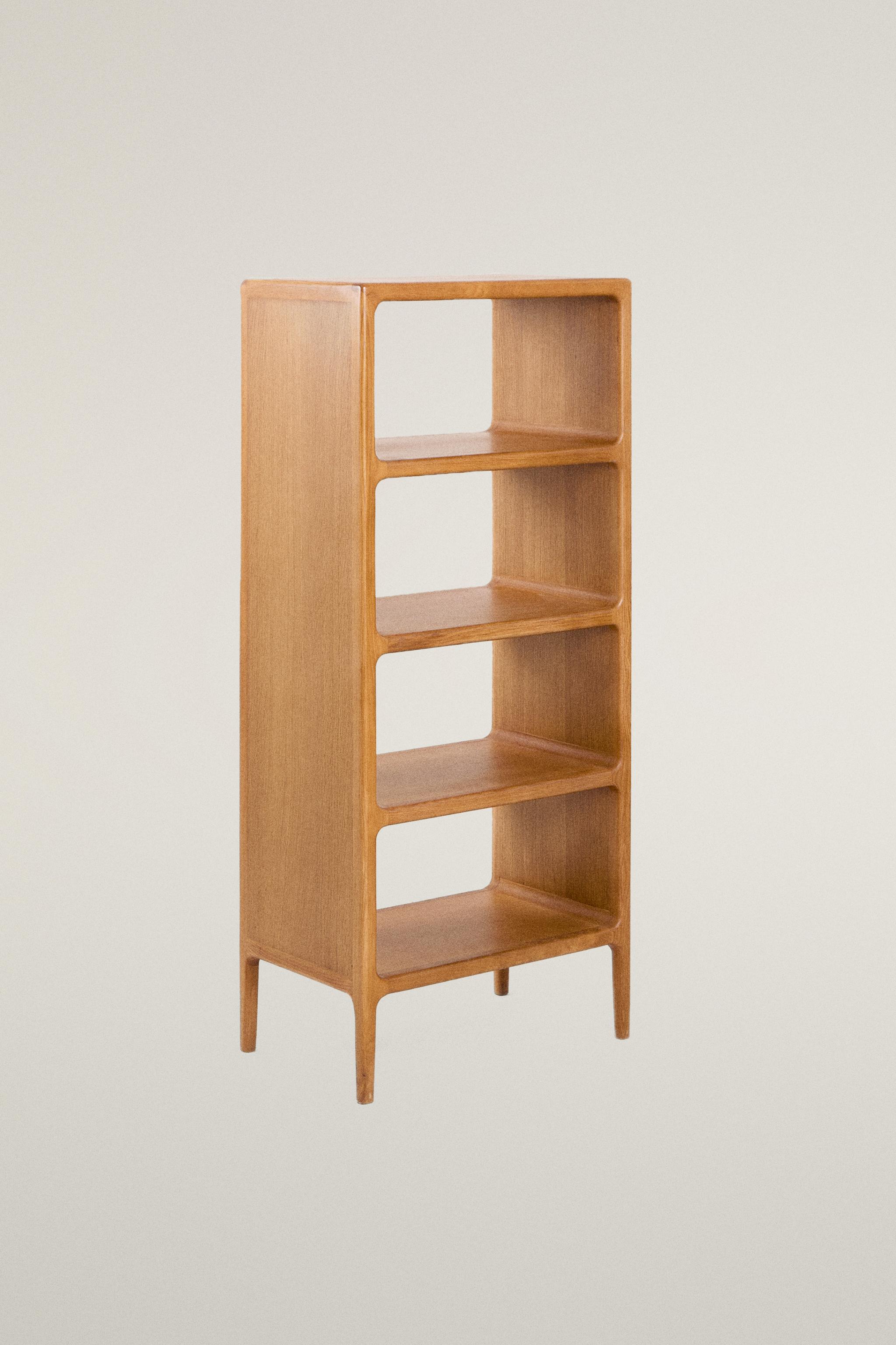 TALL OAK WOOD SHELF