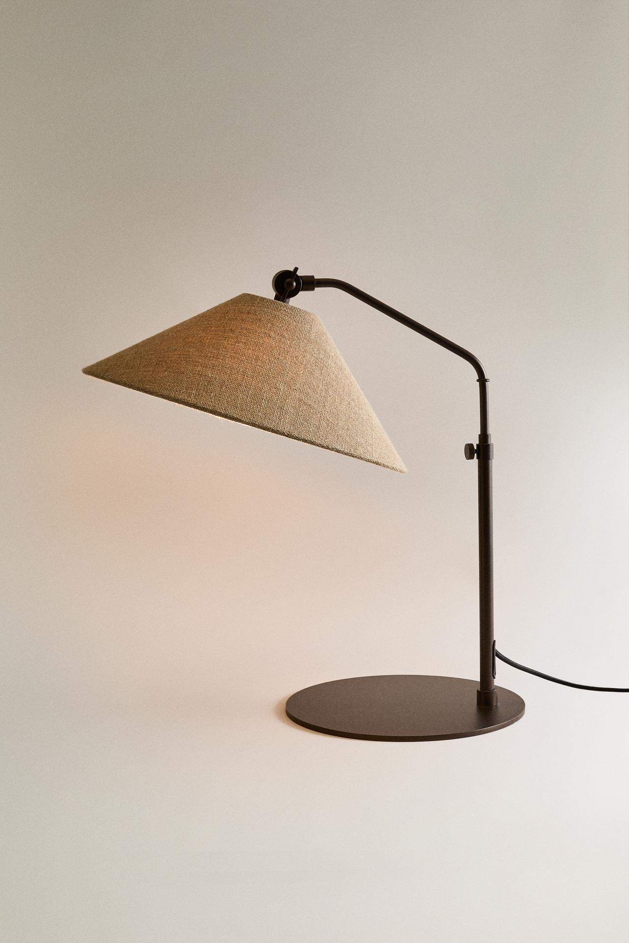 METAL BASE TABLE LAMP — Light beige