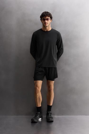 LANGÆRMET PERFORERET T-SHIRT - Sort fra Zara - Billede 0
