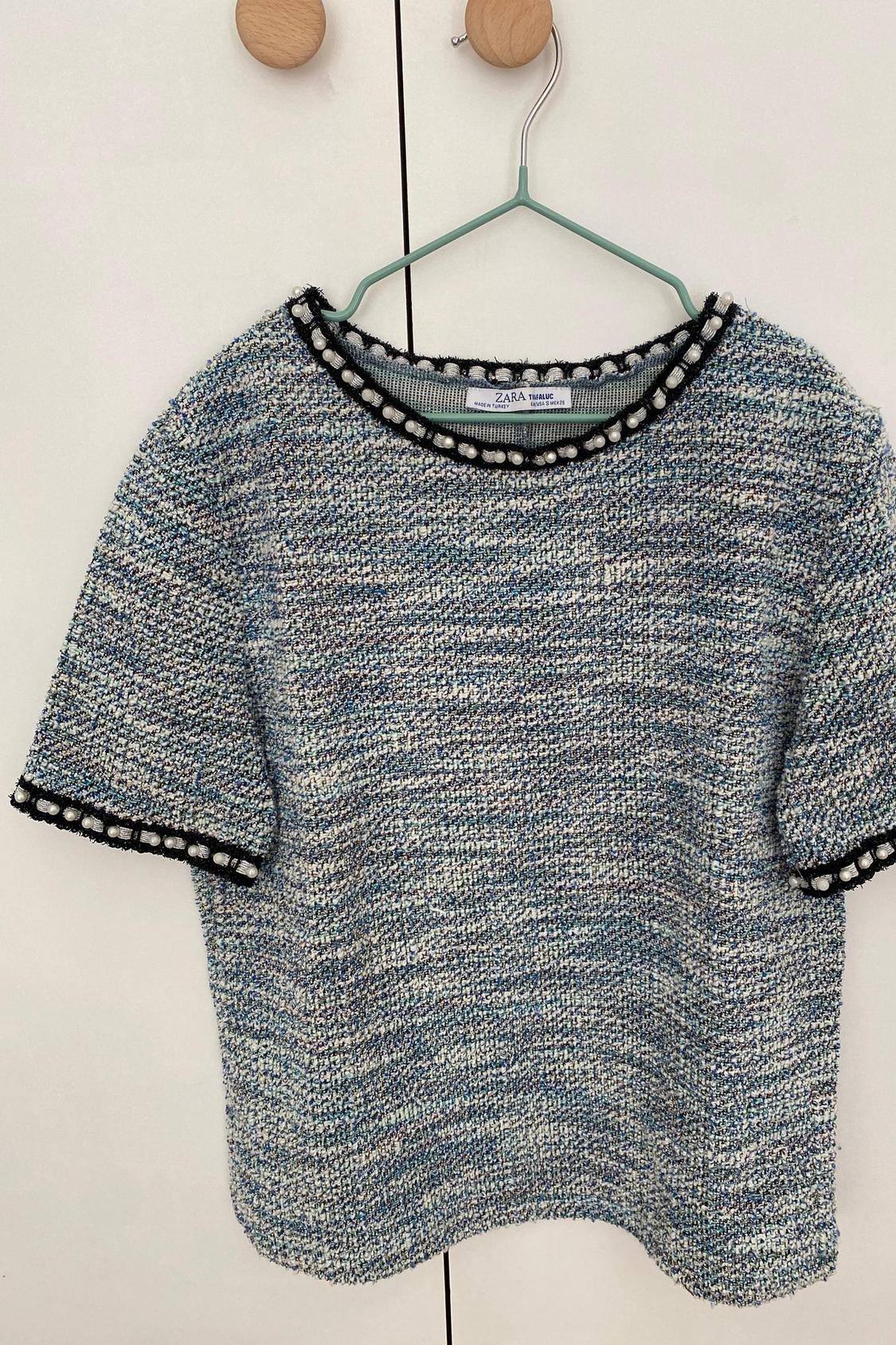 TEXTURED T-SHIRT WITH PEARL BEAD TRIMS