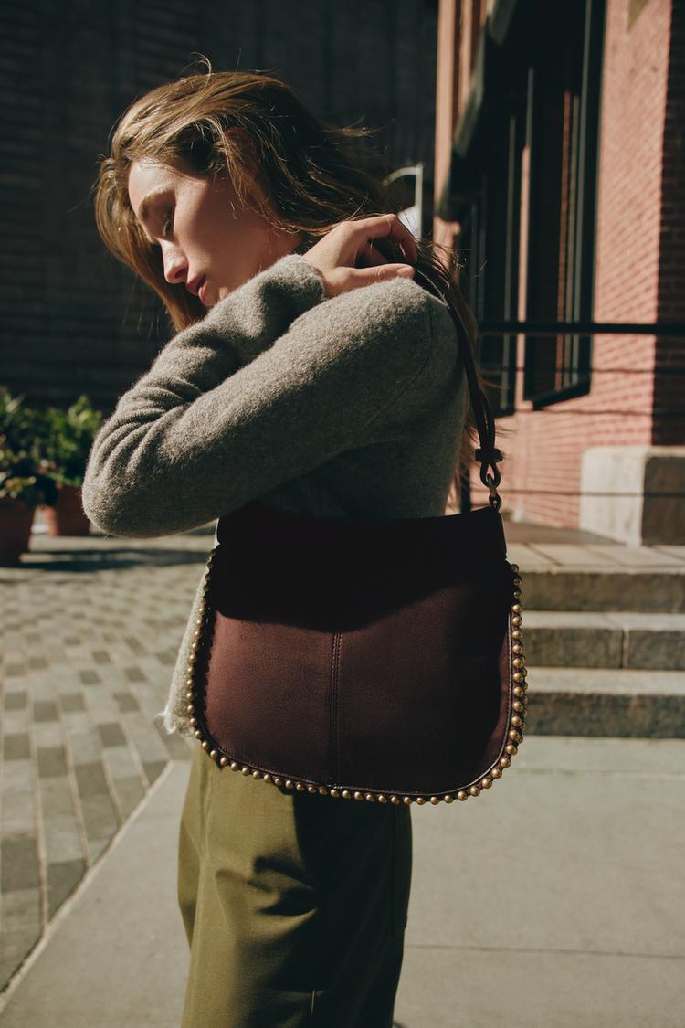 Bolso de hombro tachas