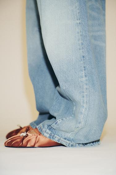 CHAUSSURES OUVERTES À L'ARRIÈRE À EFFET SATINÉ - Marron brique de Zara - Image 2