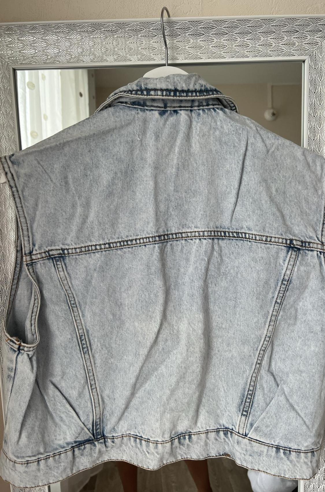 VESTE SANS MANCHES EN JEAN ZARA  TRÈS BON ÉTAT - Image 5