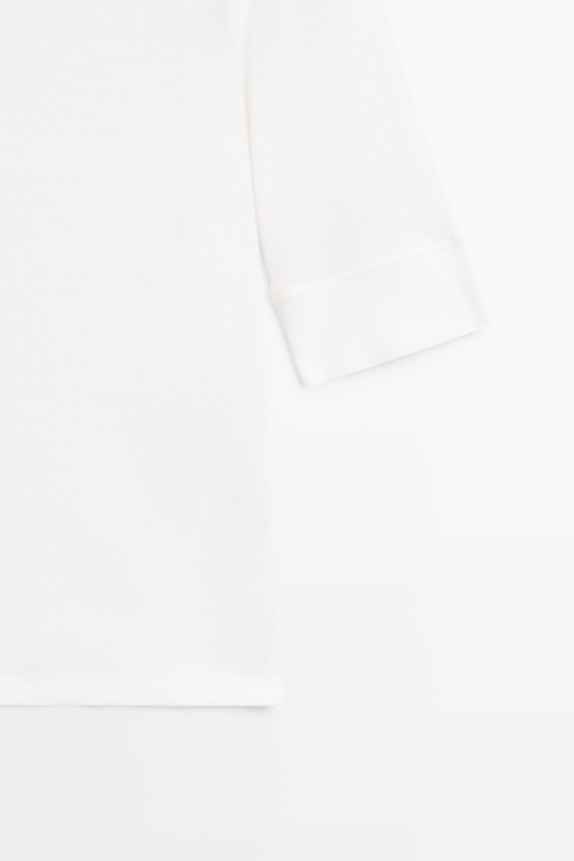 100% cotton scoop neck T-shirt
