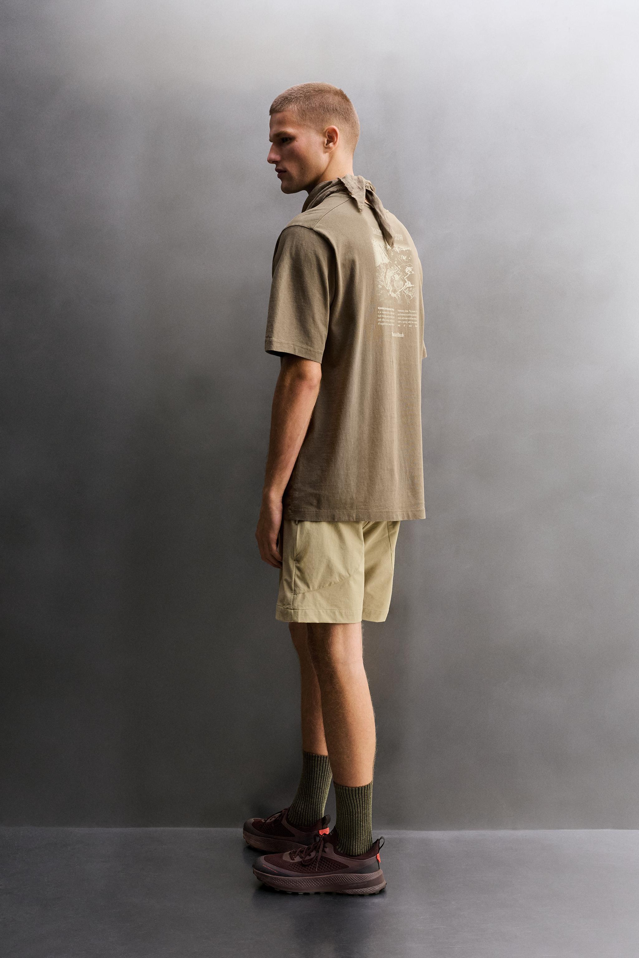 REGULAR FIT GRAPHIC PRINT T-SHIRT