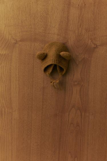 KNITTED BONNET WITH EARS - Ochre by Zara