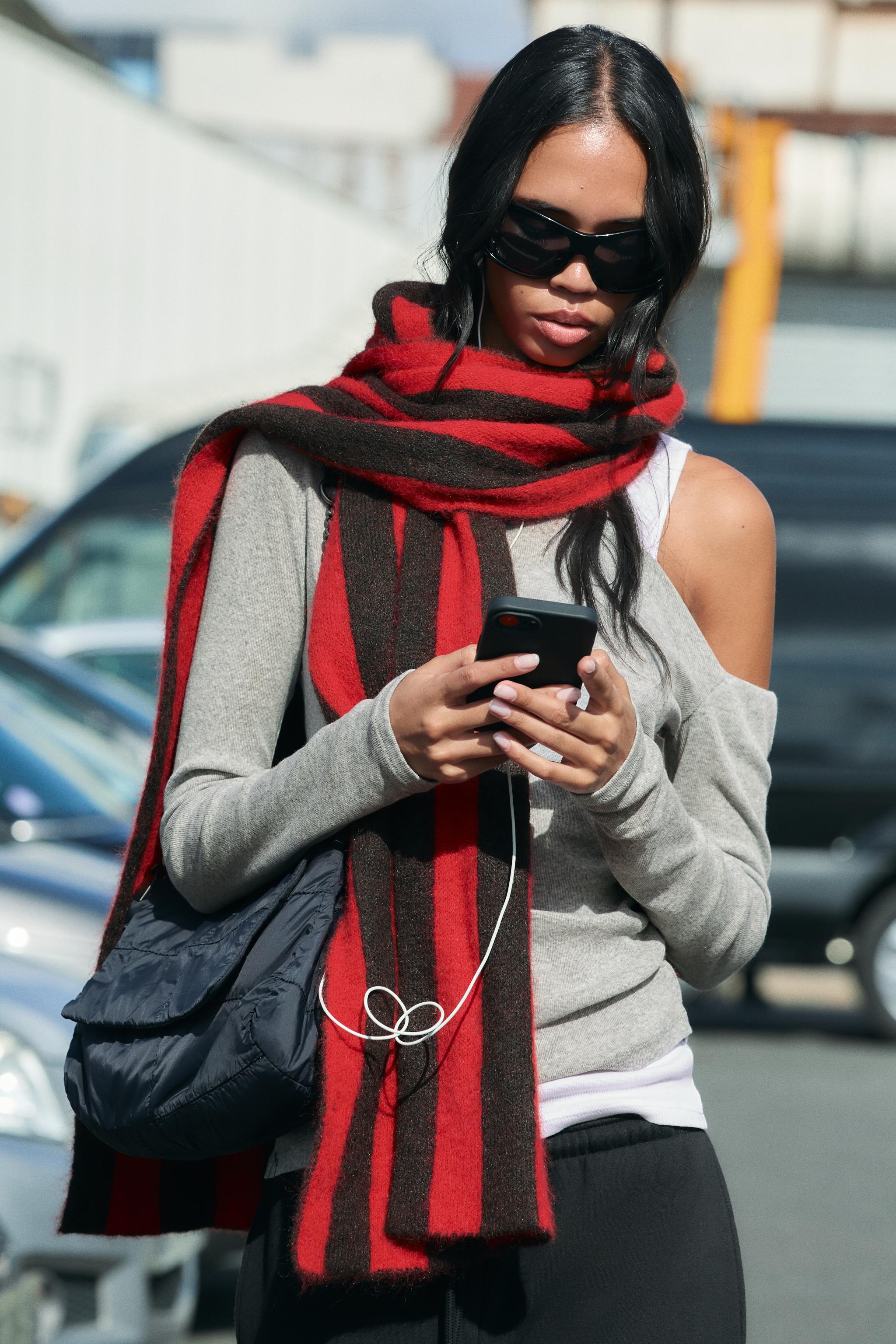 STRIPED KNIT SCARF