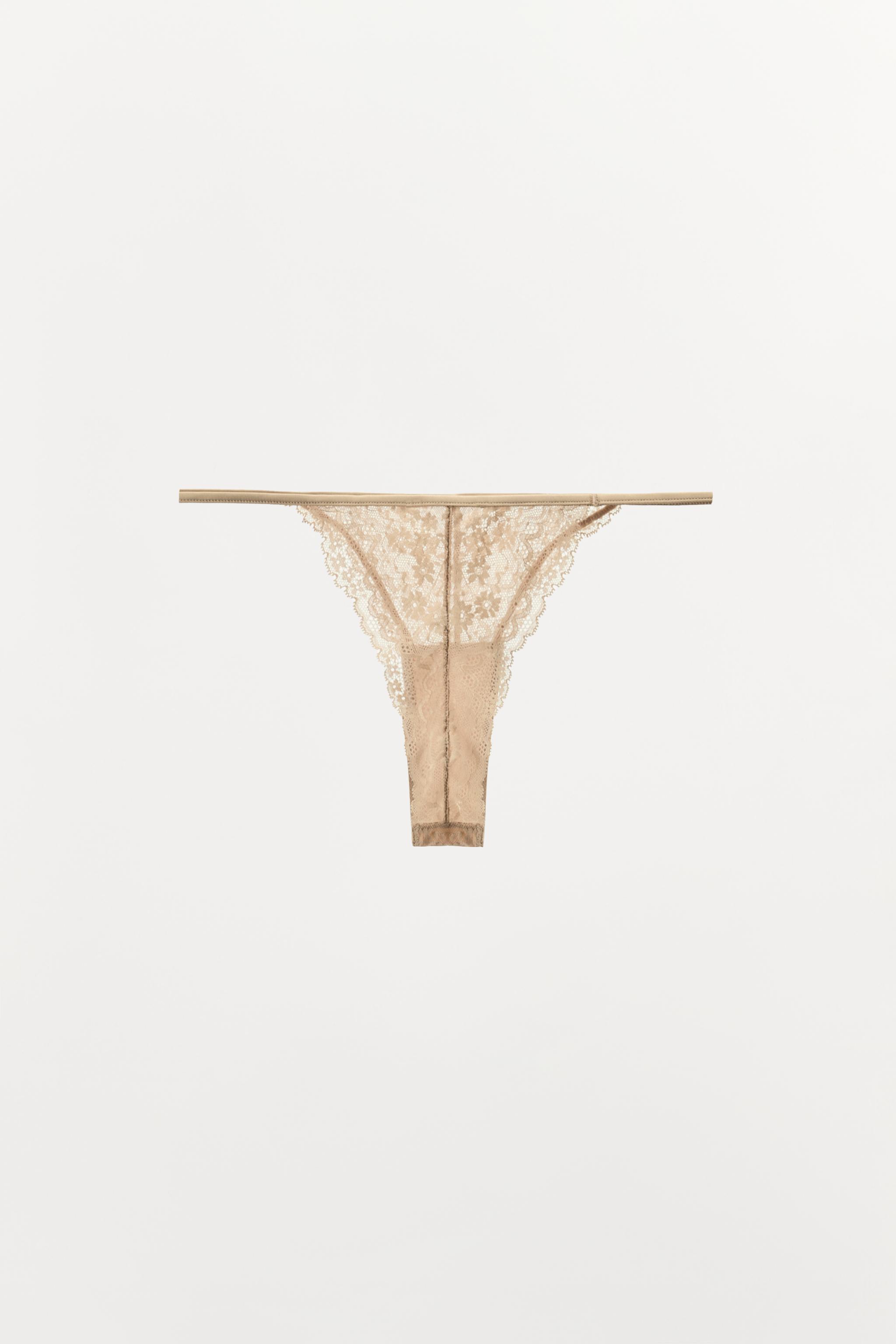 CULOTTE ÉCHANCRÉE EN DENTELLE