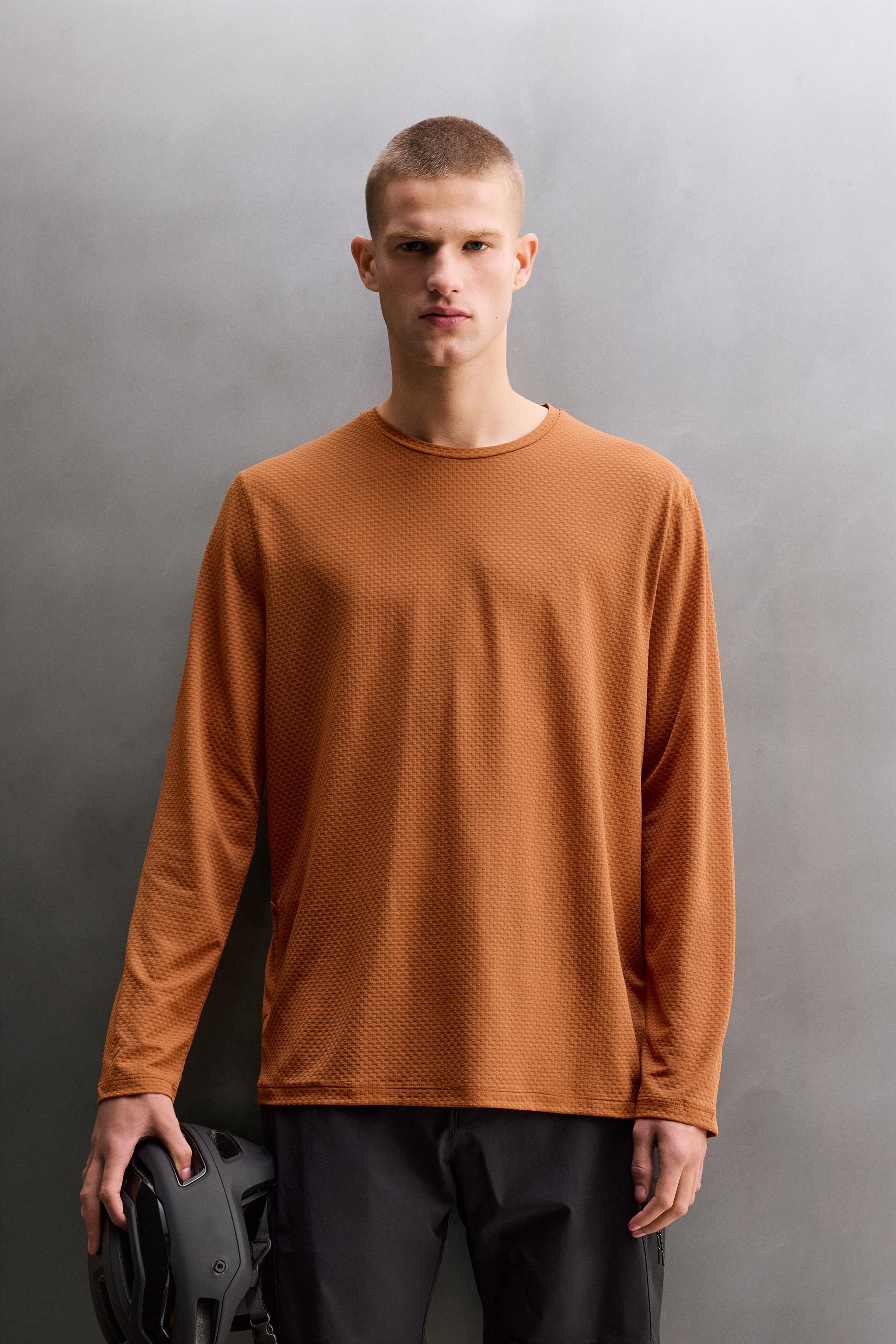 LONG SLEEVE GRAVEL TECHNICAL TEXTURED WEAVE T-SHIRT - Ocher | ZARA