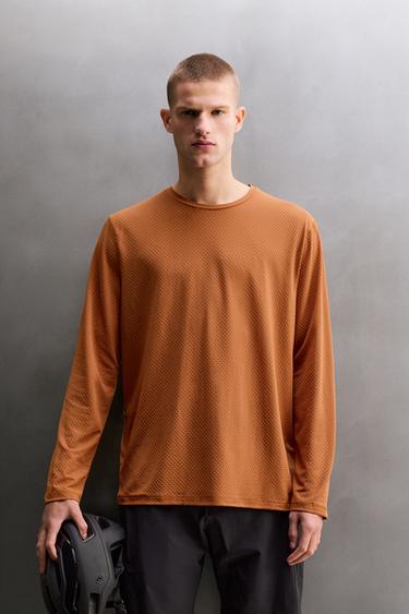テクニカルグラベルロングスリーブTシャツオークルZaraのテクニカルグラベルロングスリーブTシャツ - オークル 