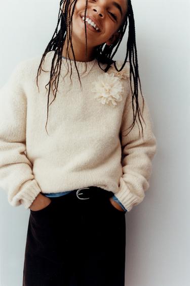 KNIT SWEATER WITH ORGANZA FLOWERS - Ecru by Zara