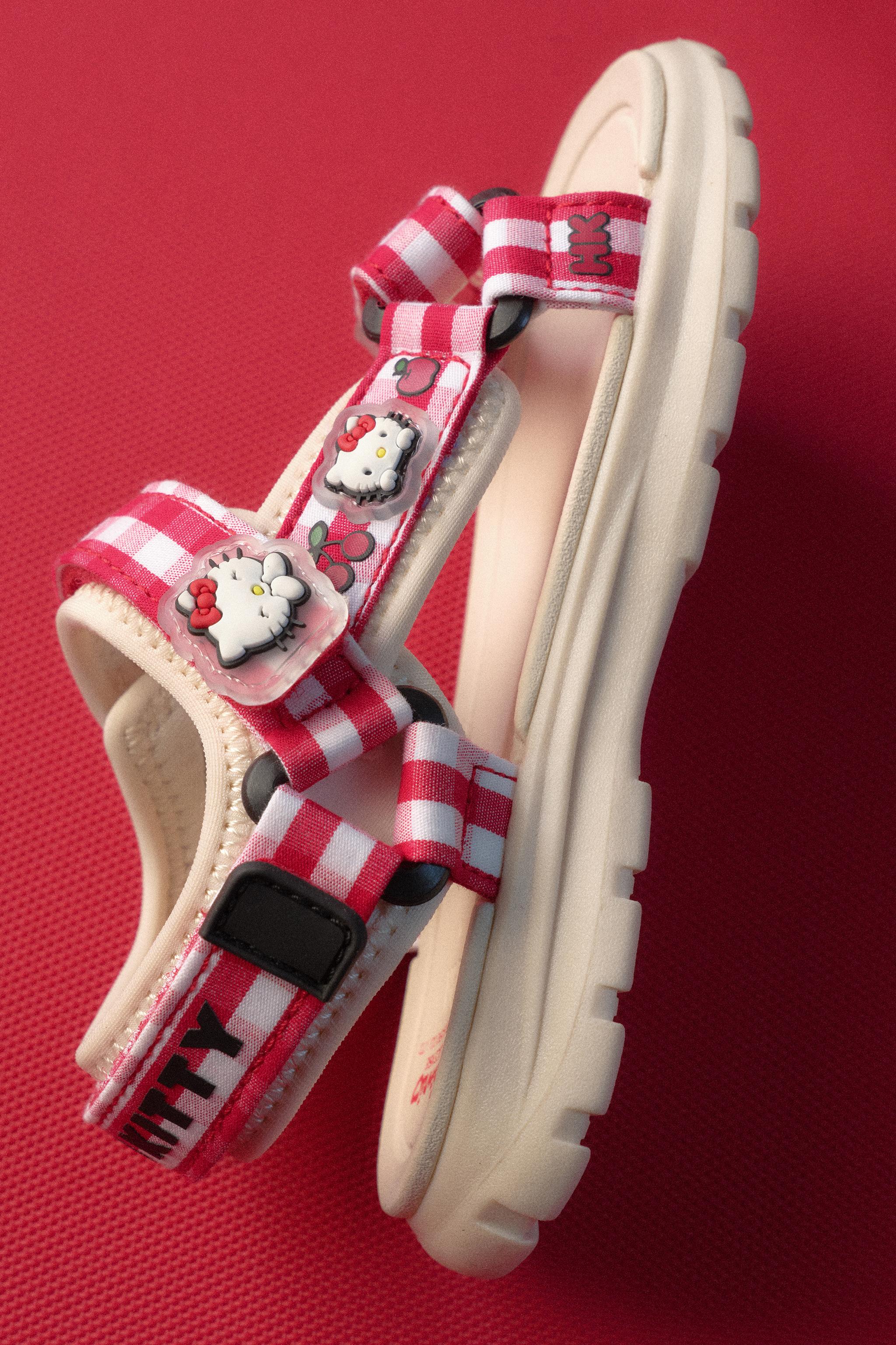 HELLO KITTY © SANRIO TECHNICAL SANDALS — Red