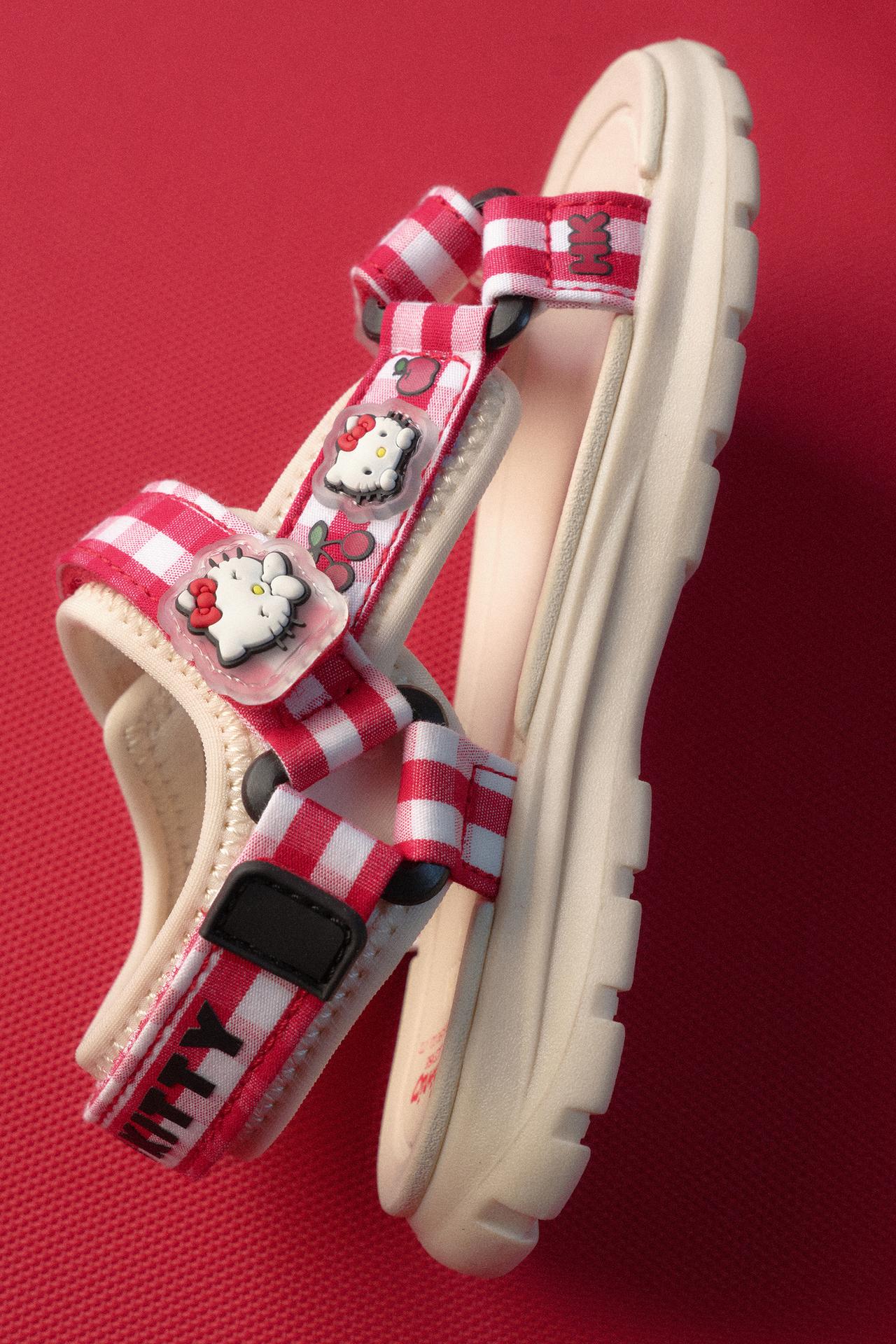 HELLO KITTY © SANRIO TECHNICAL SANDALS — Red
