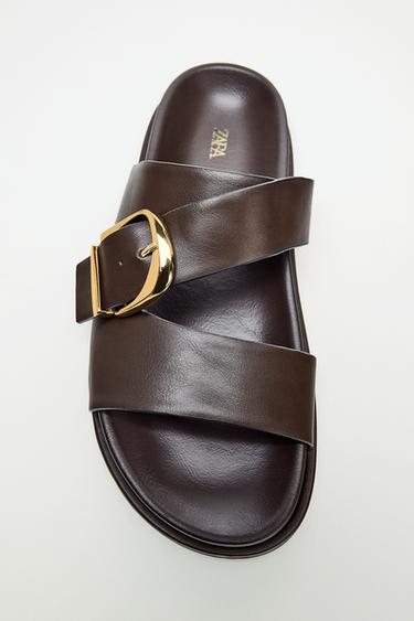 メタリックバックルディテールサンダルブラウンZaraのメタリックバックルディテールサンダル - ブラウン 