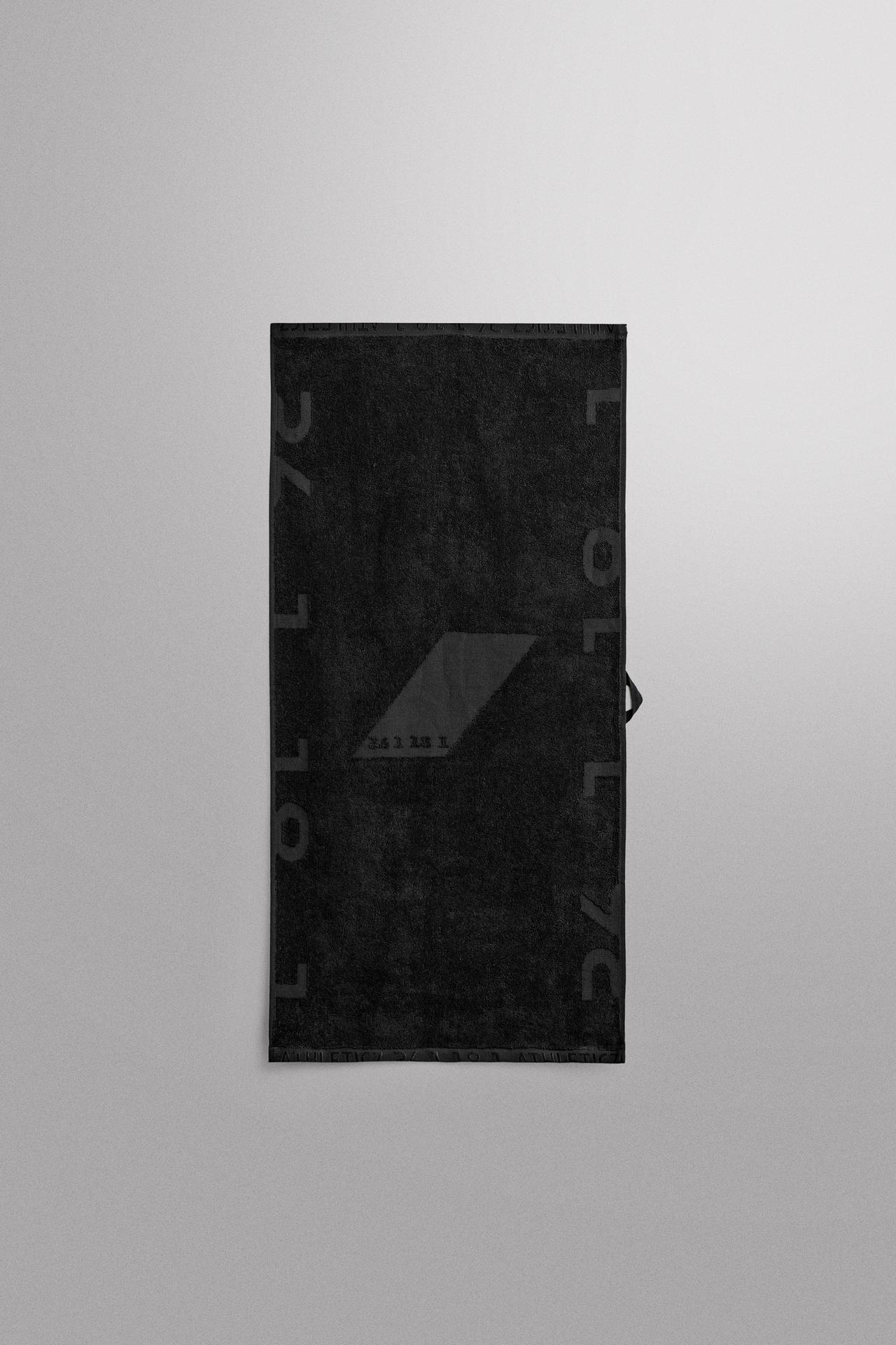 SMALL TRAINING TOWEL — Black