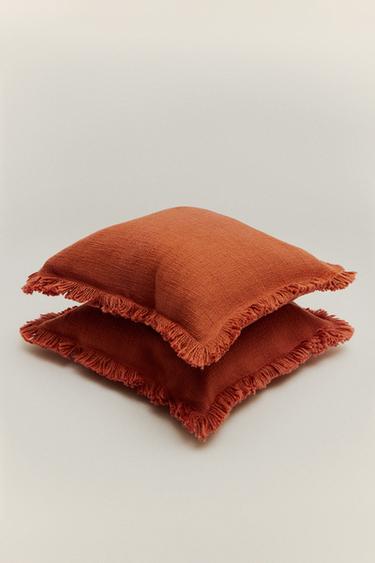 STRIPED CUSHION COVER WITH FRINGING - Raspberry by Zara
