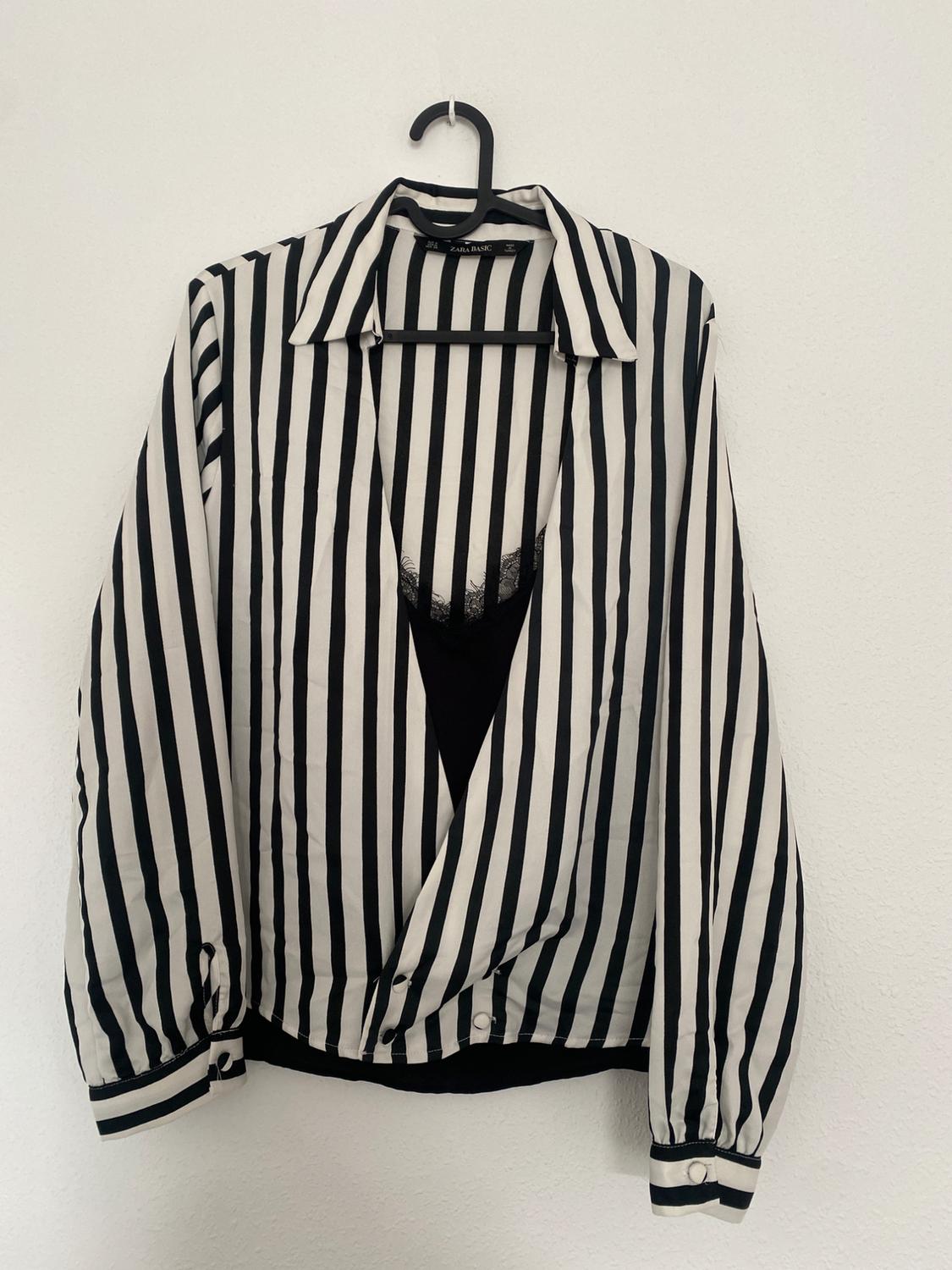 CONTRASTING STRIPED SHIRT