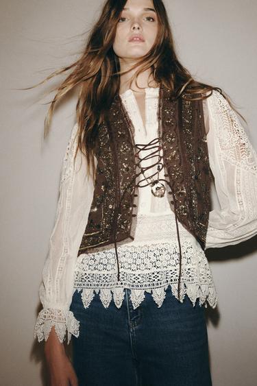 BLUSE MIT STICKEREI UND SPITZE ZW COLLECTION - Cremefarben von Zara