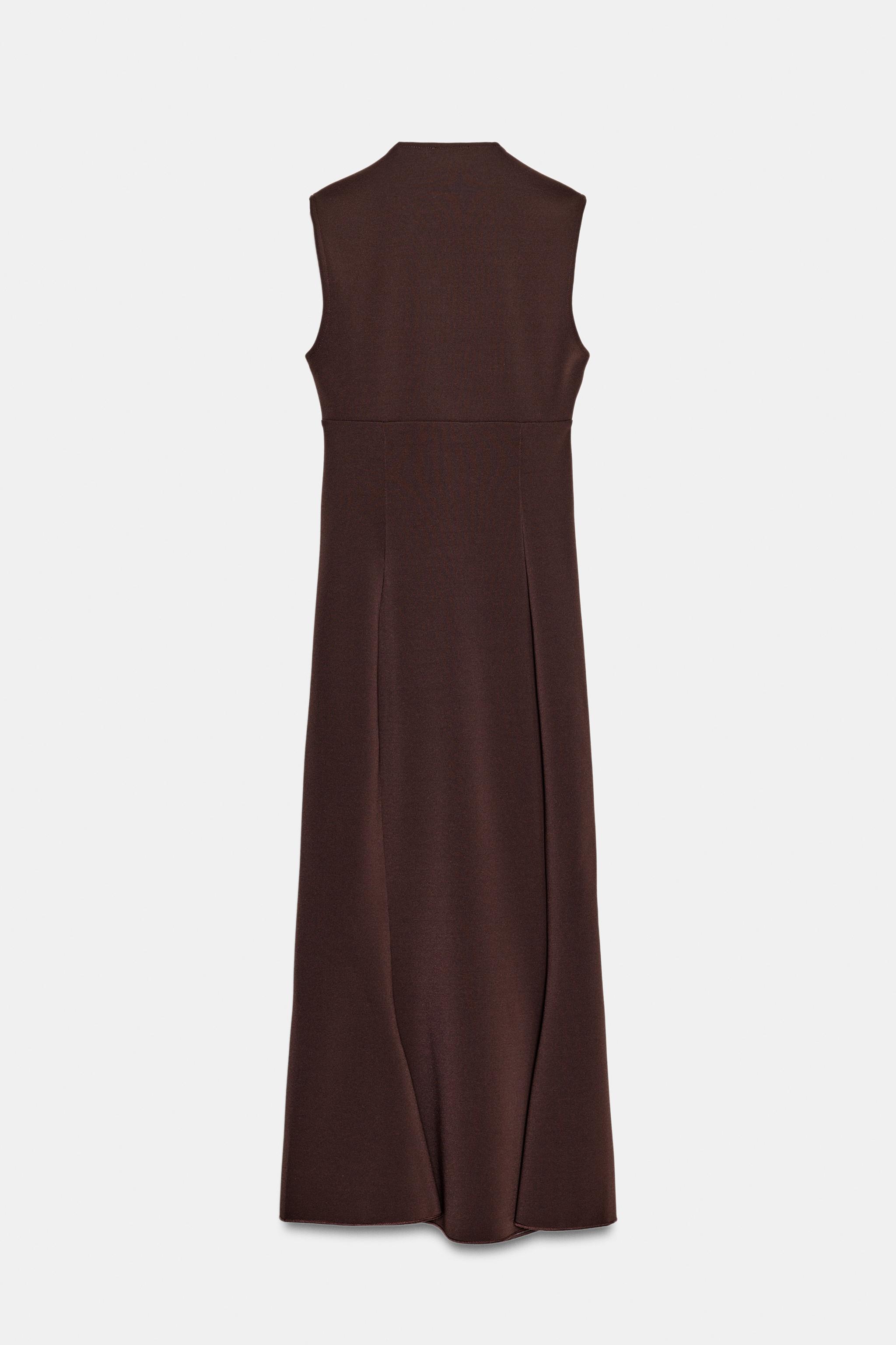 ROBE DÉCOLLETÉ EN CŒUR