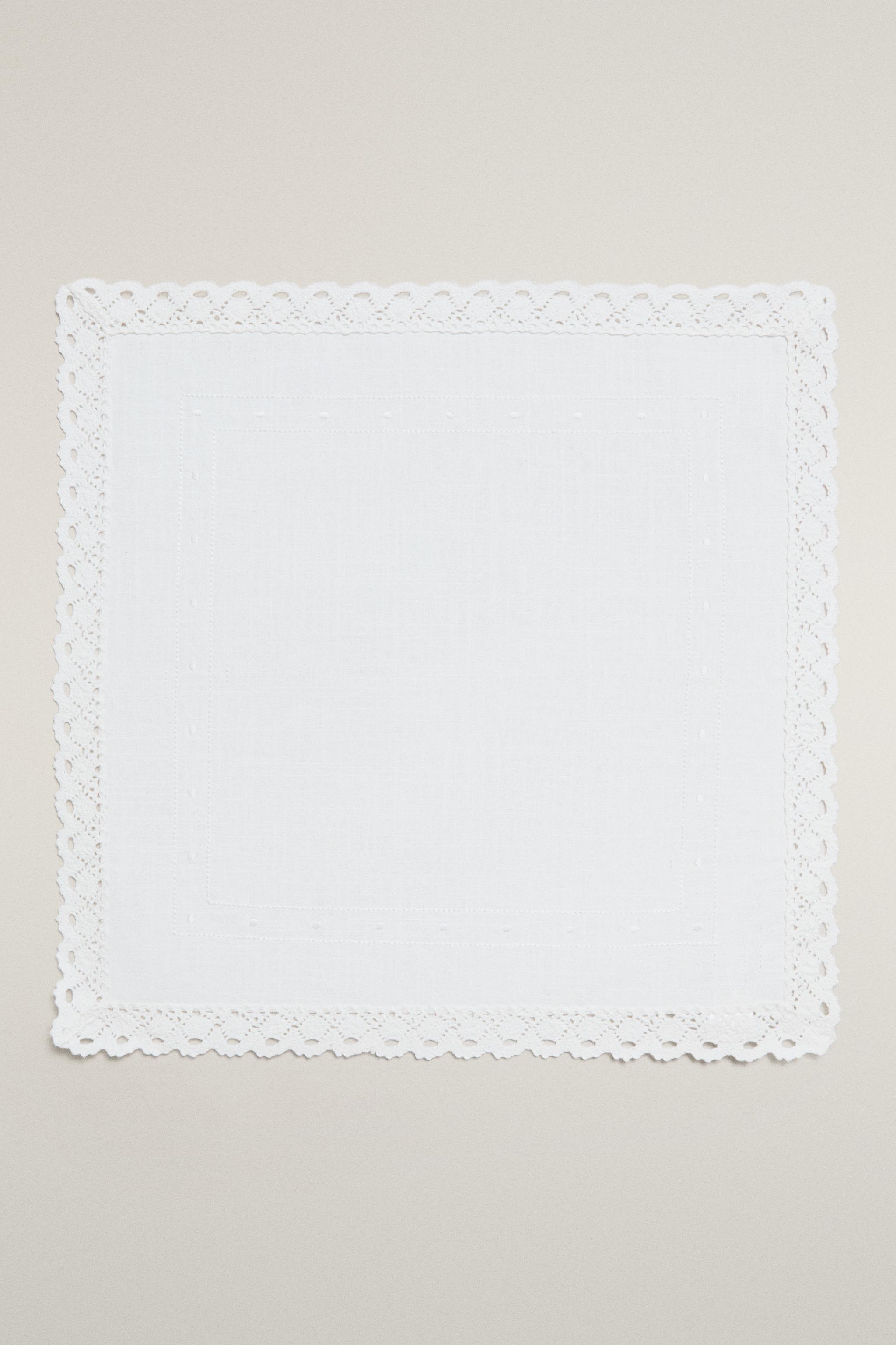 EMBROIDERED COTTON NAPKINS WITH LACE TRIM (PACK OF 2)