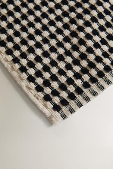 SERVIETTE DE BAIN COTON TEXTURÉ - Noir de Zara - Image 2