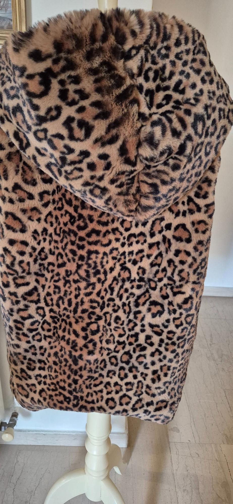 LEOPARD PRINT FAUX FUR VEST - Image 2