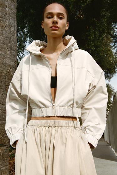 BUNDA CROPPED S KAPUCÍ - Špinavě bílá od Zara